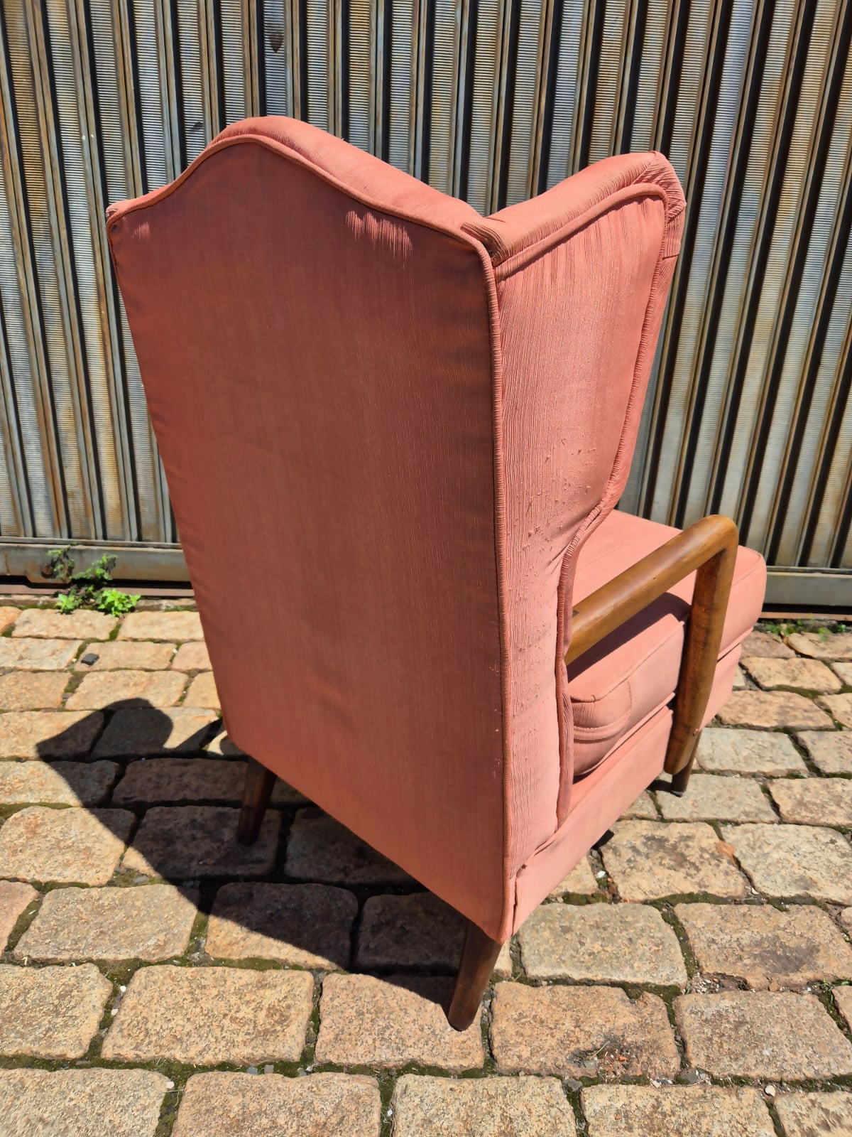 Poltrona Berger anos 60 com braço de madeira