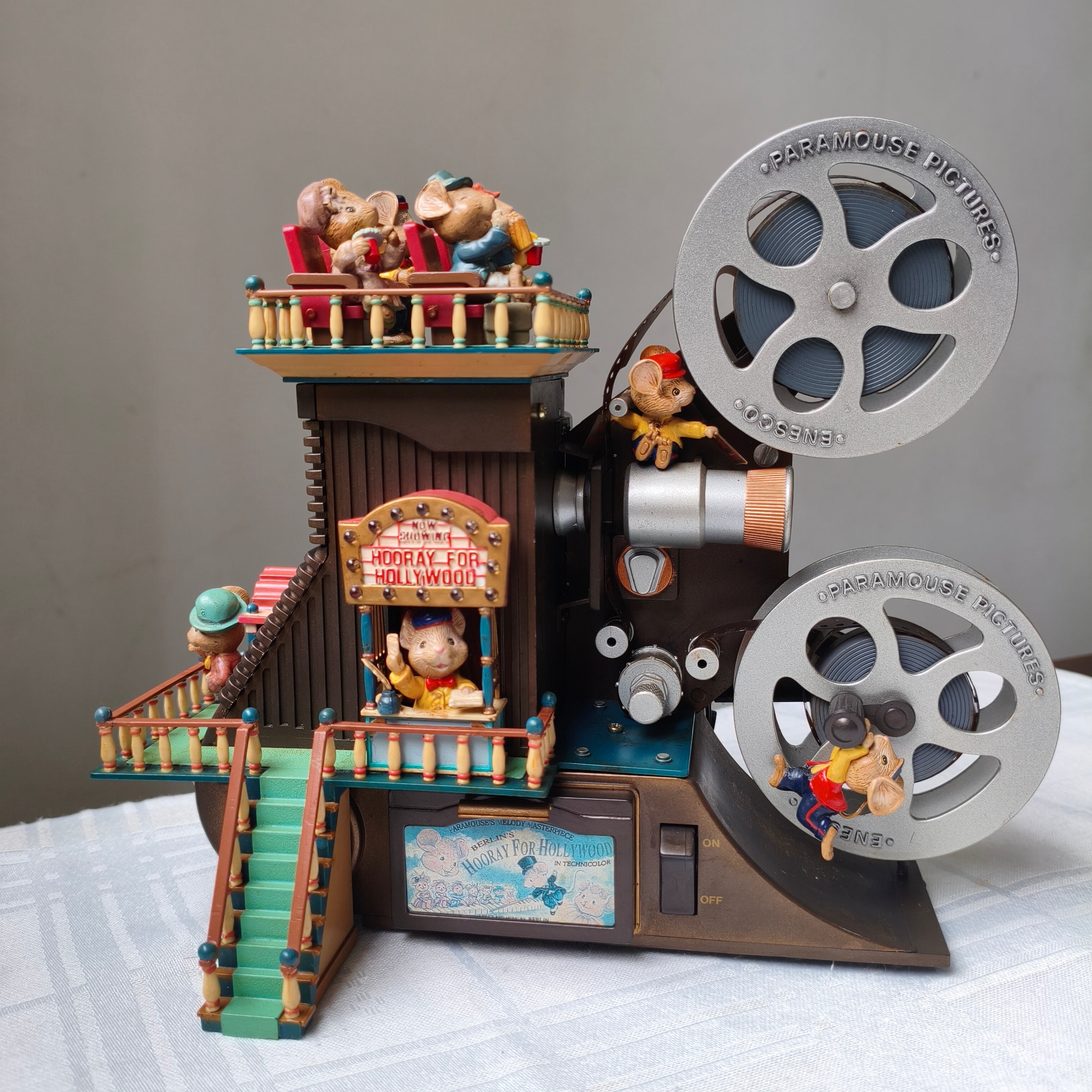 Caixinha musical Enesco Hooray for Hollywood