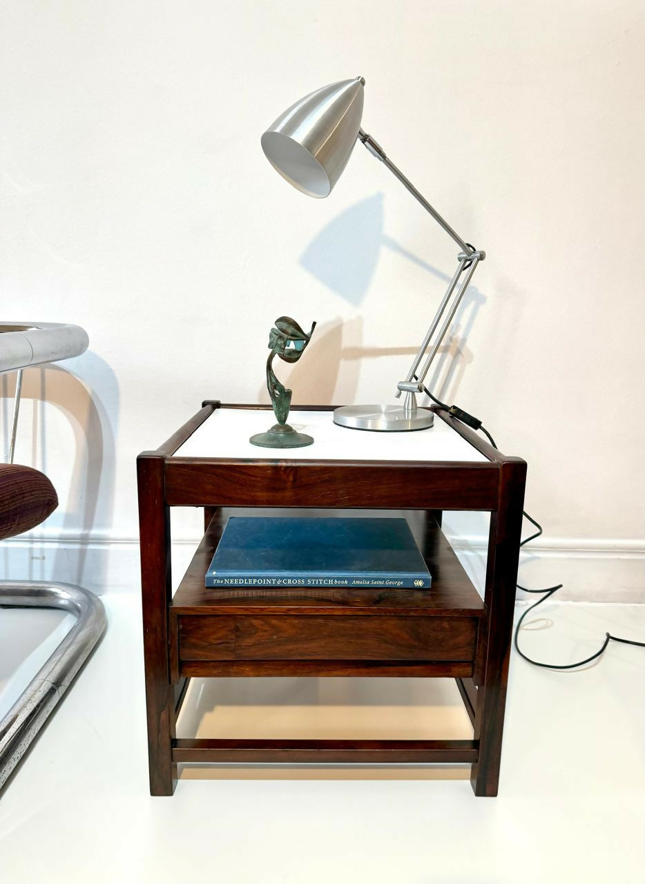 Mesa de cabeceira Ernesto Hauner - Mobilínea em Jacarandá