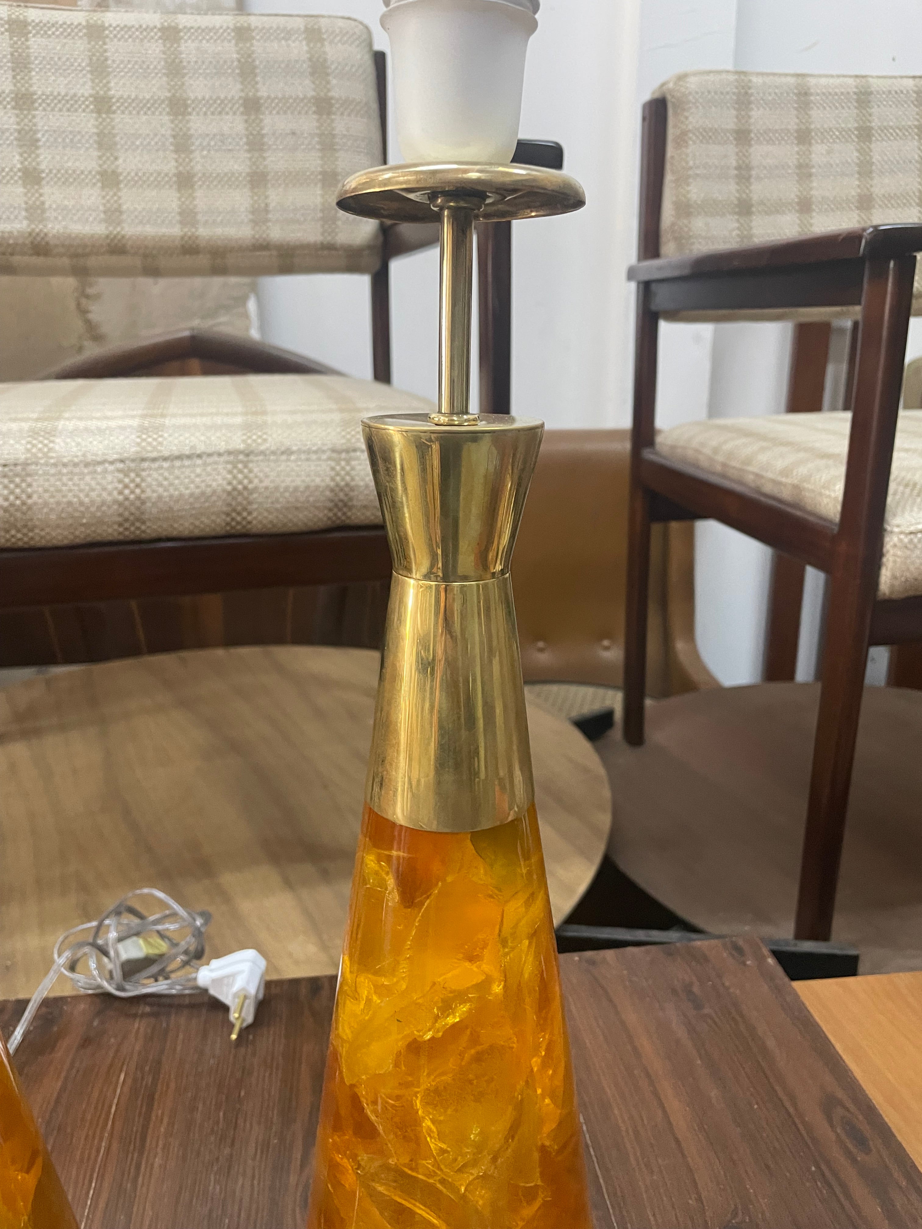 Par de Abajures Vintage em Acrílico Âmbar