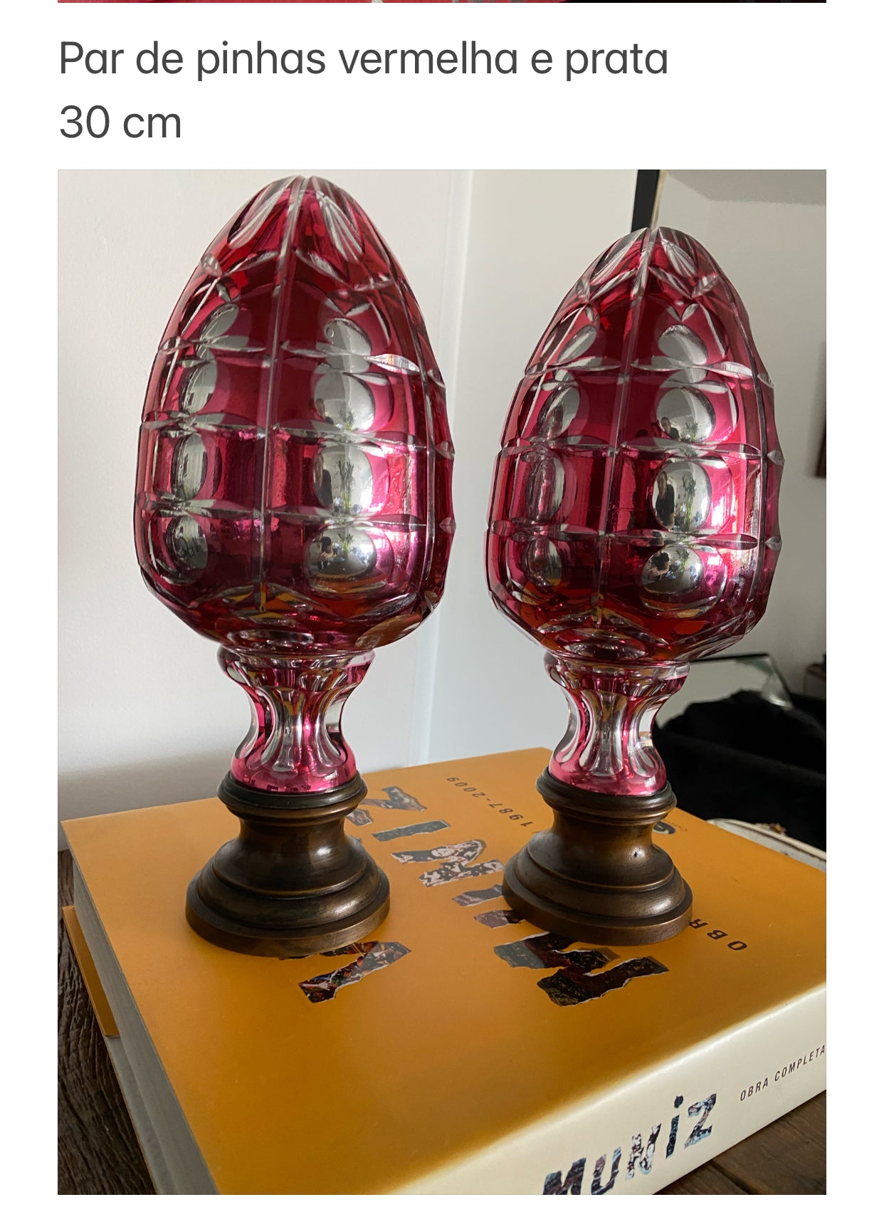 Par de Pinhas em cristal espelhado Vermelho e Prata com uma lapidação maravilhosa. Formato de abacaxi. Sec.XIX