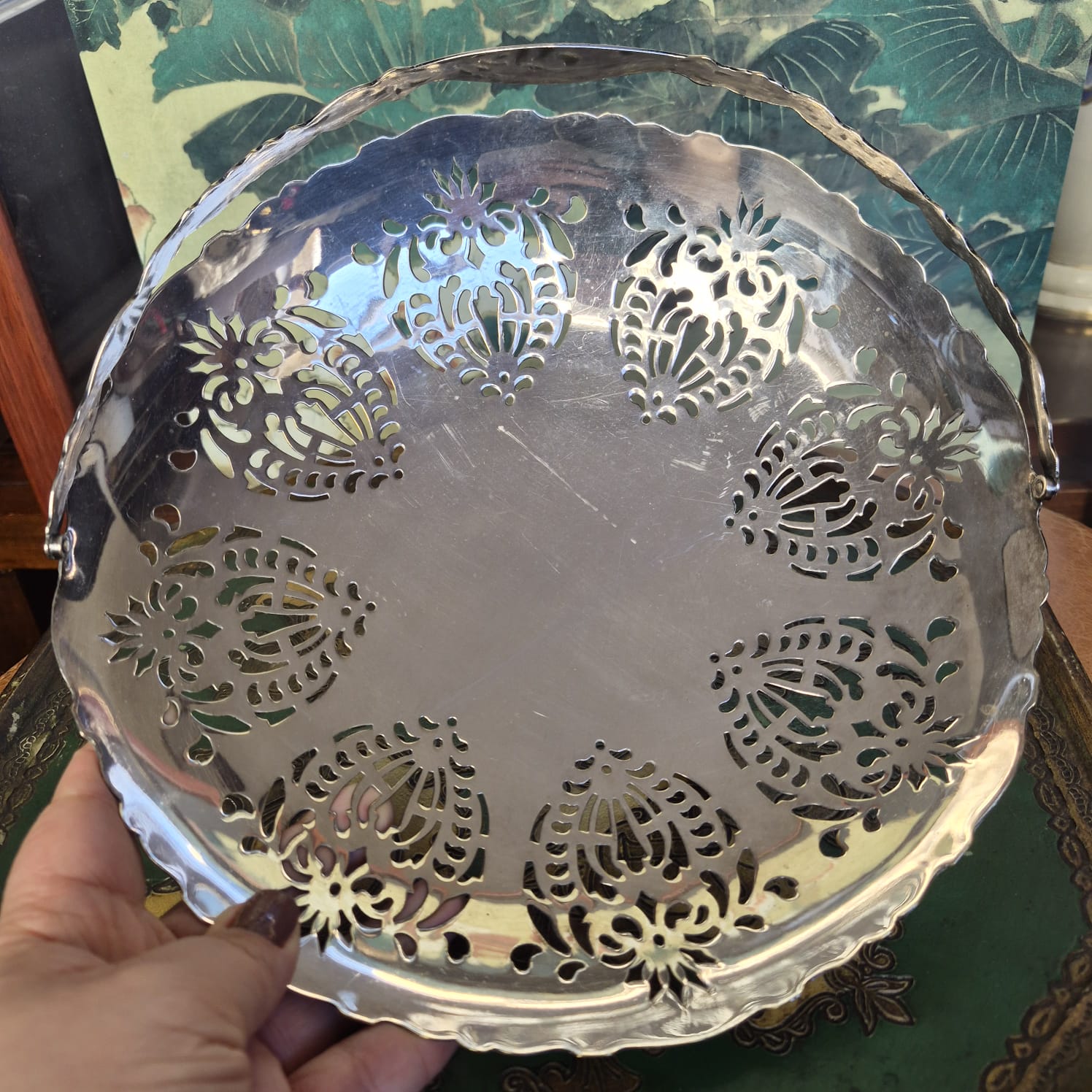  Cesta fruteira em metal espessurado à prata, anos 60. Ótimo banho.  Está linda!