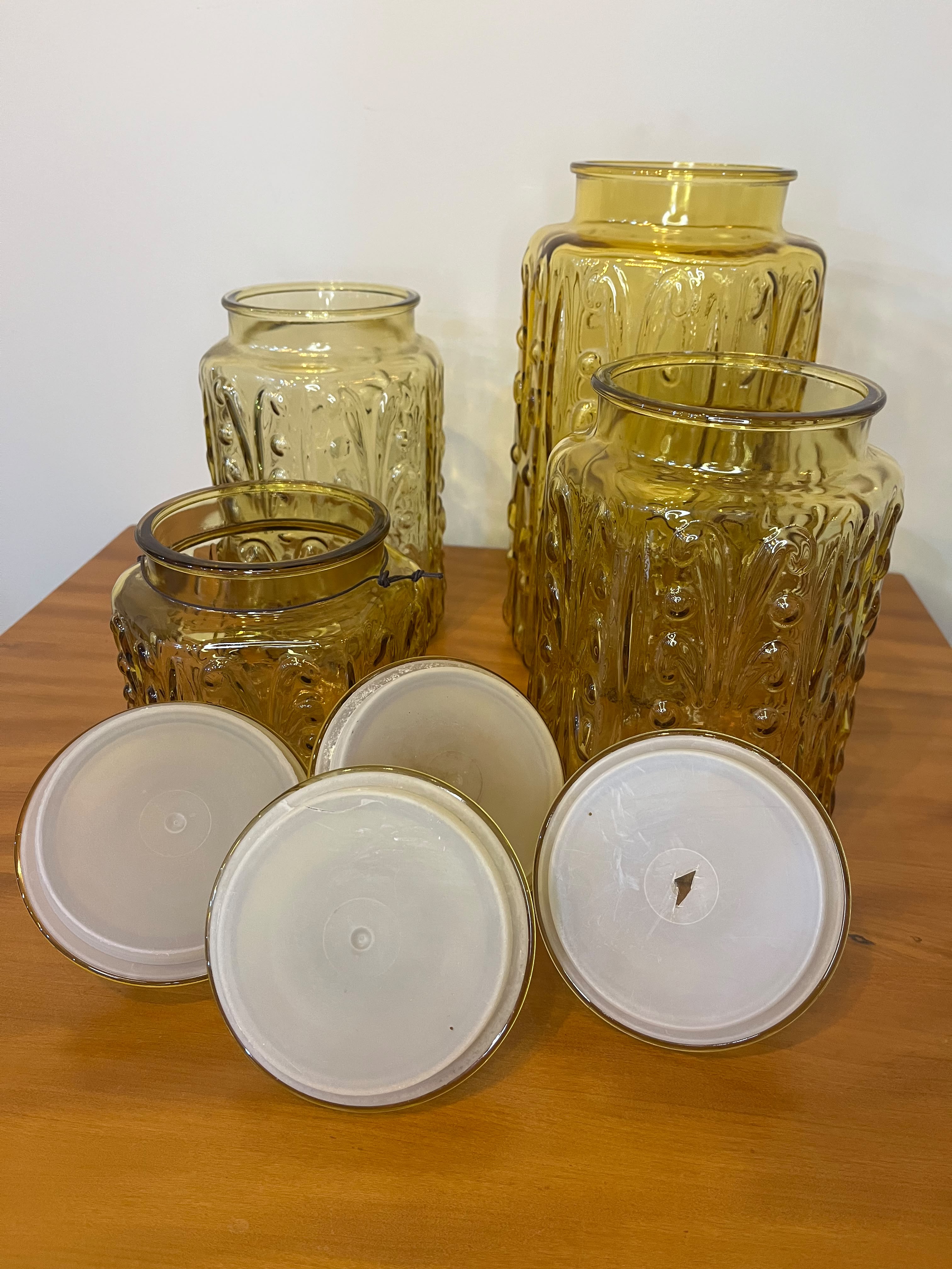 Conjunto com 4 Potes de Mantimentos em Vidro Âmbar com Tampa