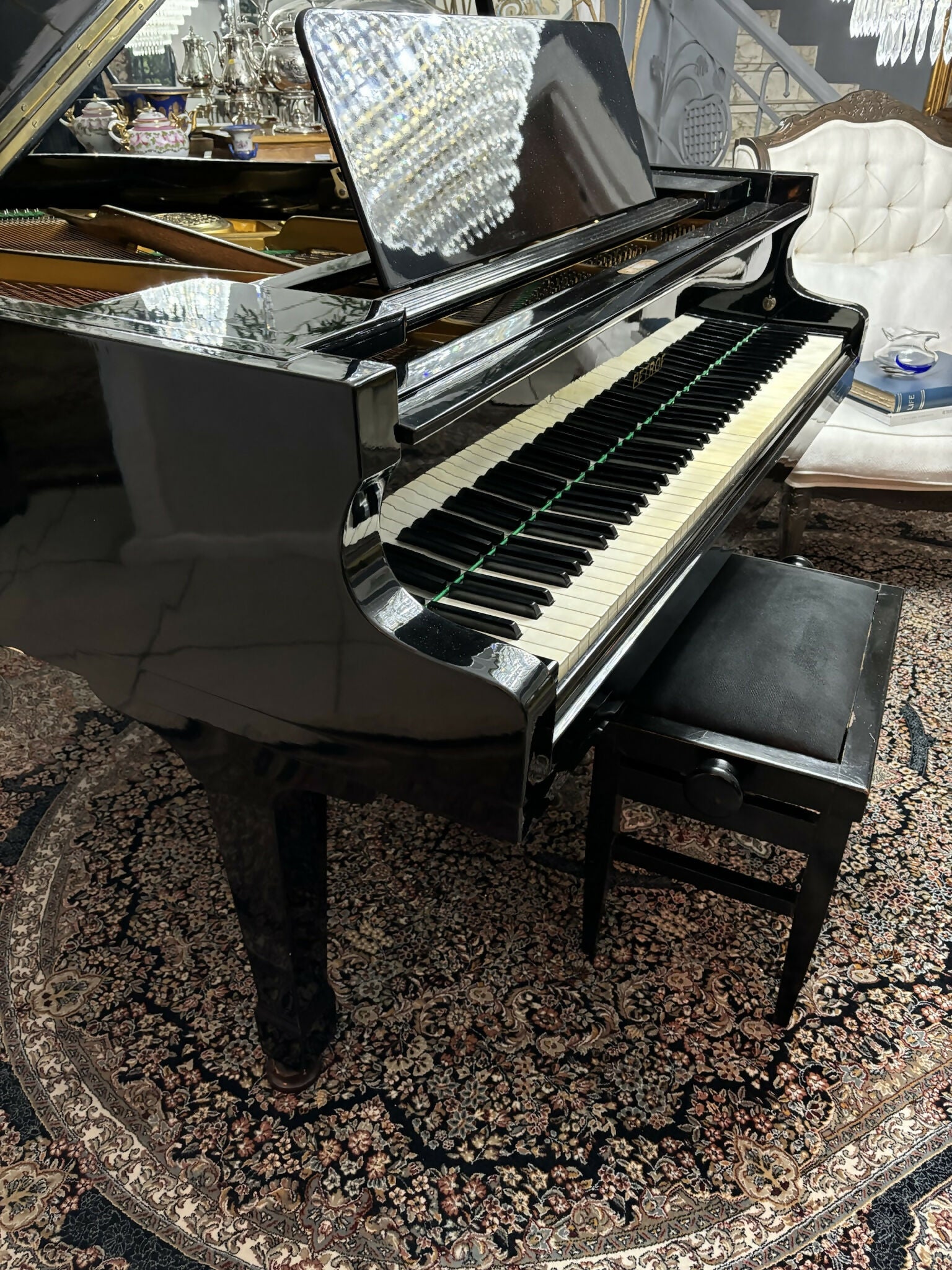 Piano de cauda Petrof