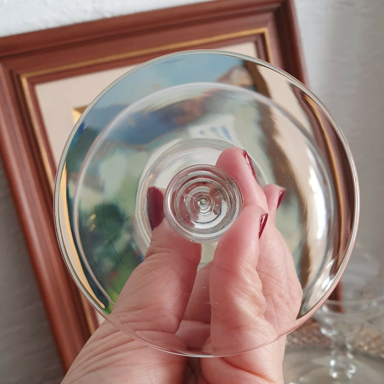 Conjunto de 8 taças para coquetéis em cristal transparente liso e haste ornamentada com esferas. Lindas e intactas!