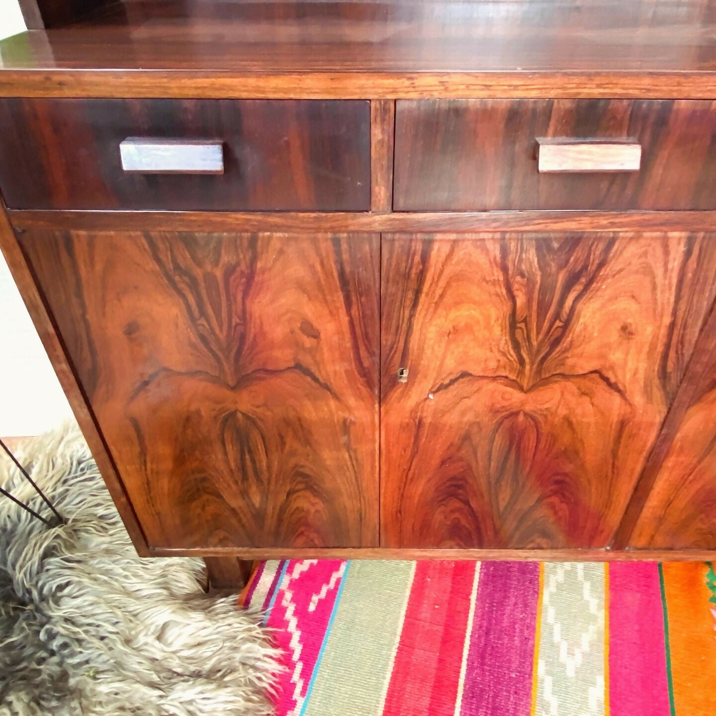 Estante Mid Century anos 60 design escandinavo em jacarandá