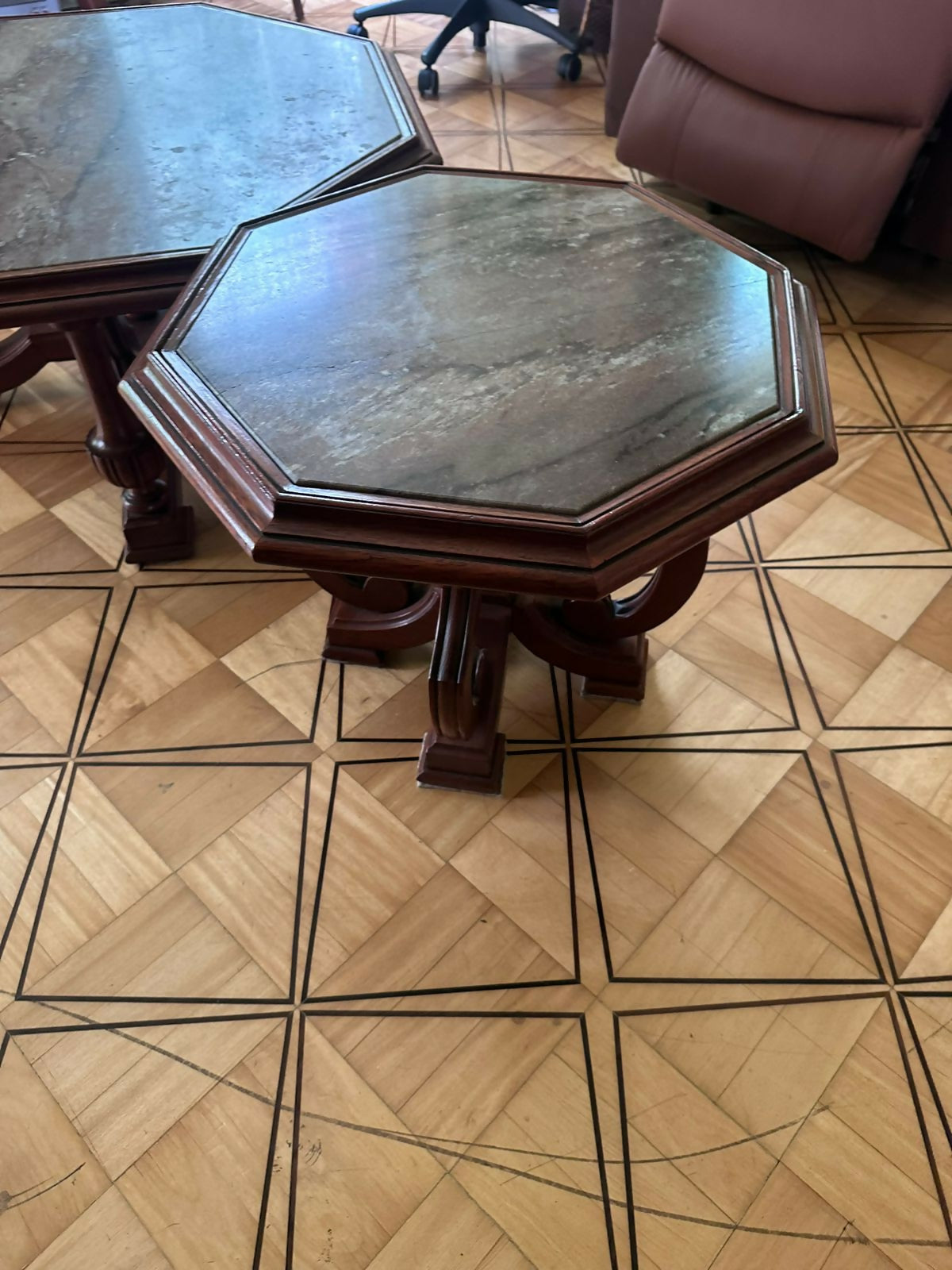 Mesa de centro e mesinha lateral com mármore