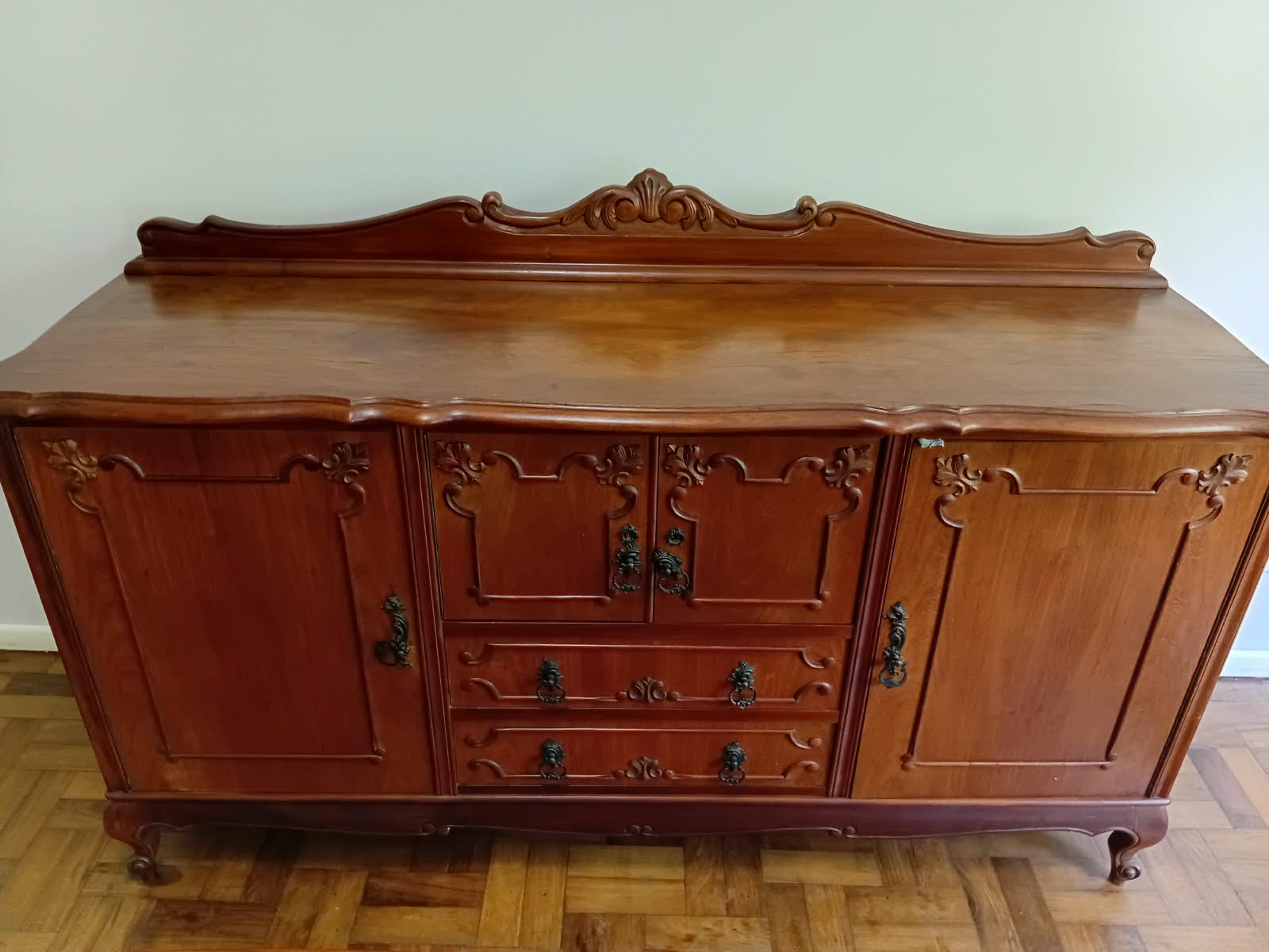 Buffet aparador estilo Luiz XV em Madeira 