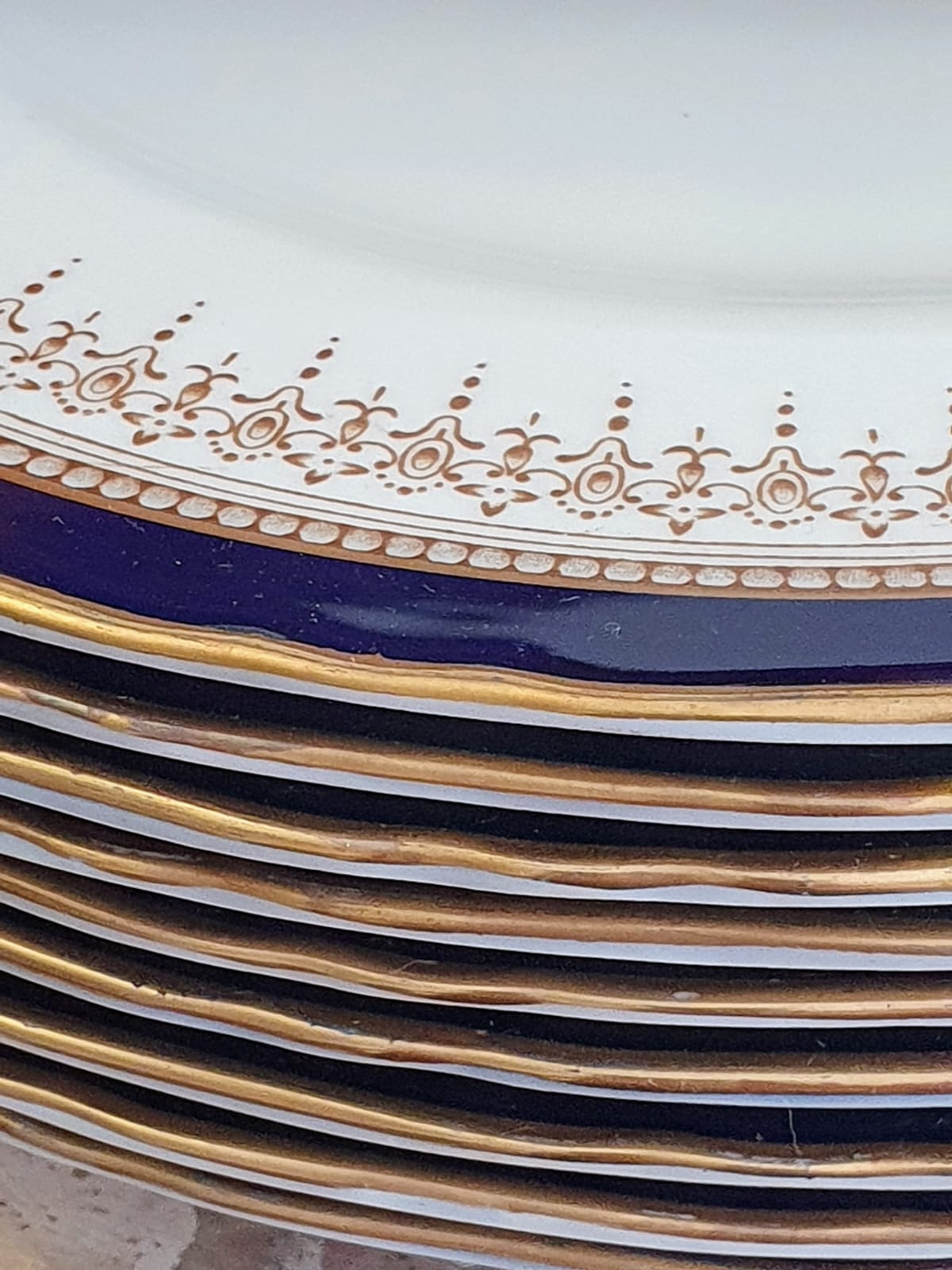 Conjunto de 10 pratos rasos em porcelana fine bone China inglesa Royal Worcester, modelo Regency,  Casa Muniz.  Impecáveis e incríveis!