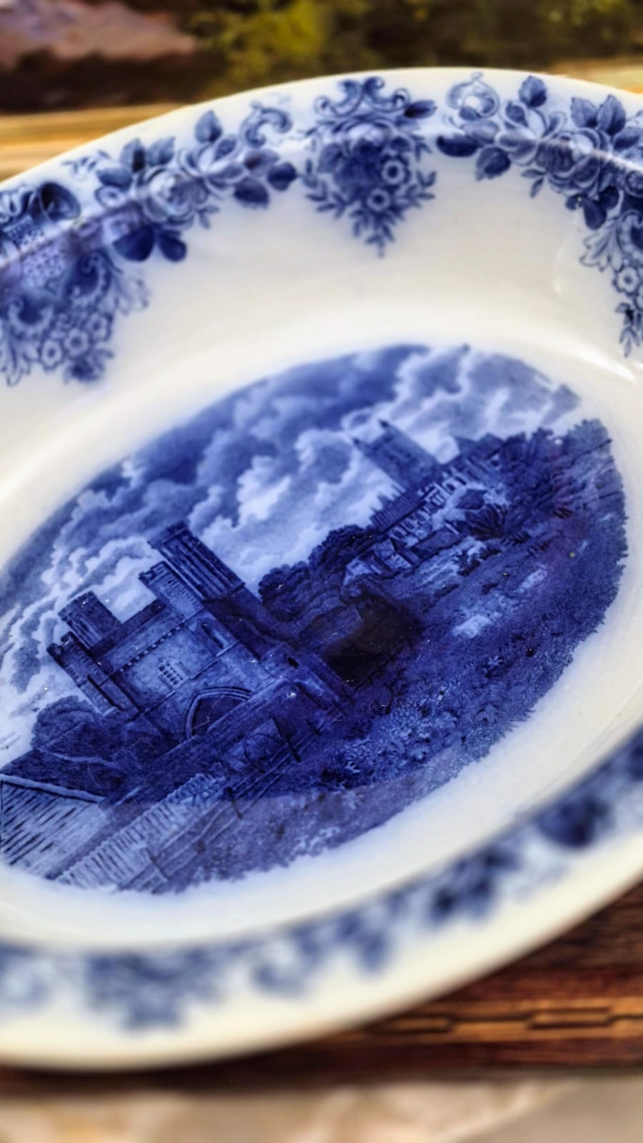  Travessa grande e funda em faiança vintage,  anos 30/40, da extinta São Caetano. Azul borrão. 