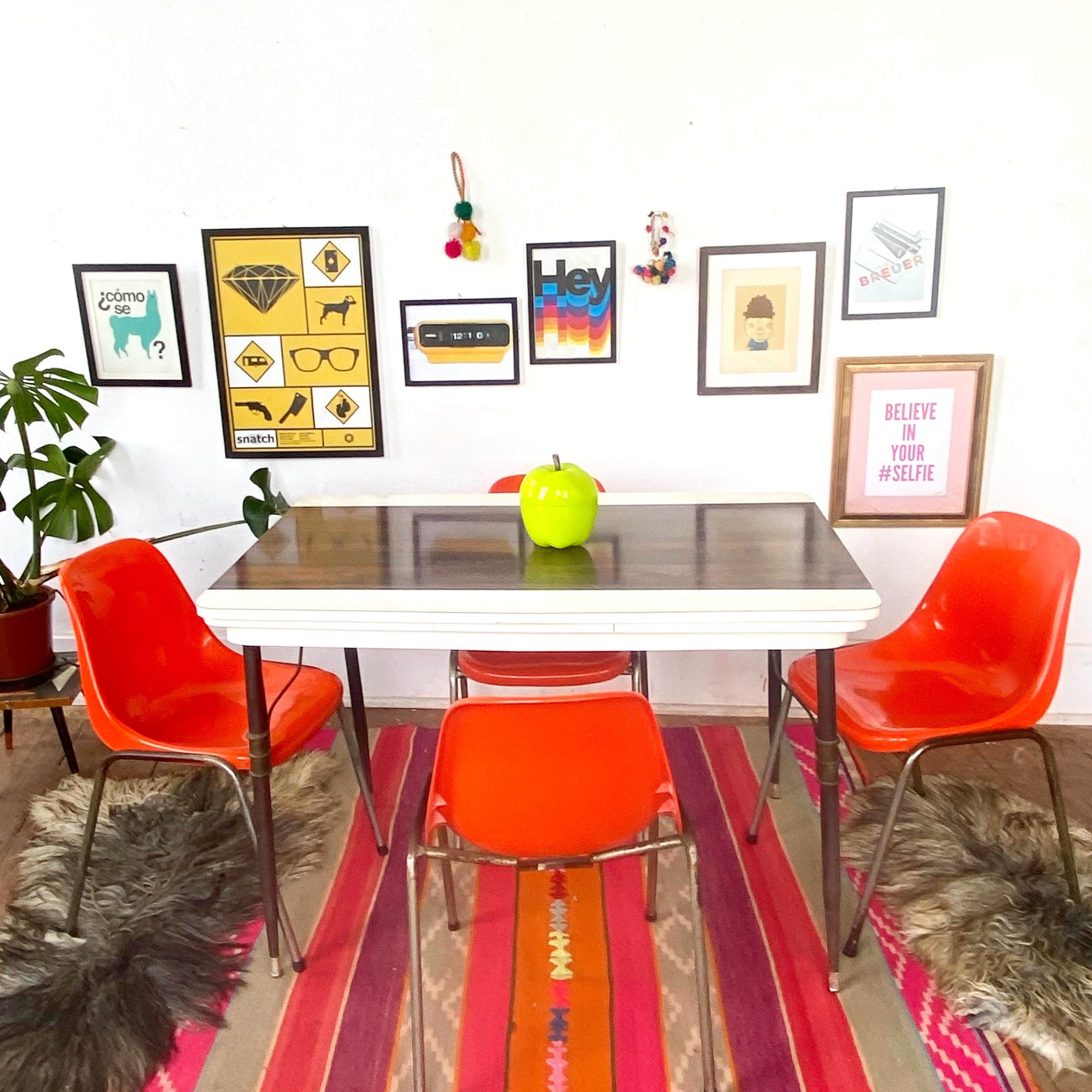 Conjunto mesa de fórmica e cadeiras Marfinite laranja 