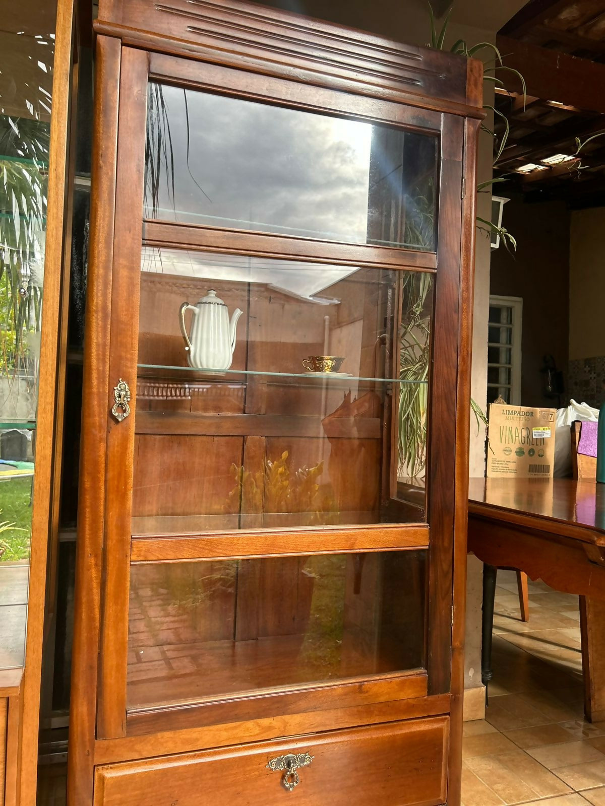 Cristaleira antiga totalmente restaurada maciça *Reliquia*