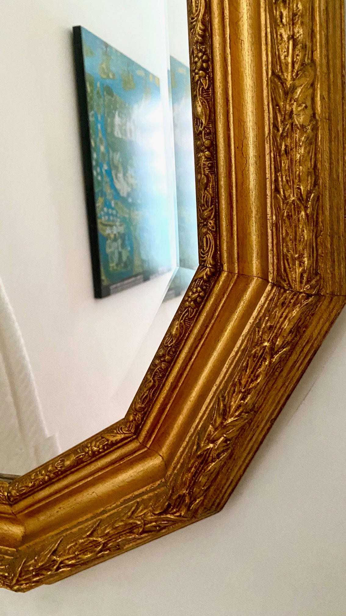 Lindo espelho bisotê moldura madeira acabamento, tinta ouro, 80s. Perfeito estado!