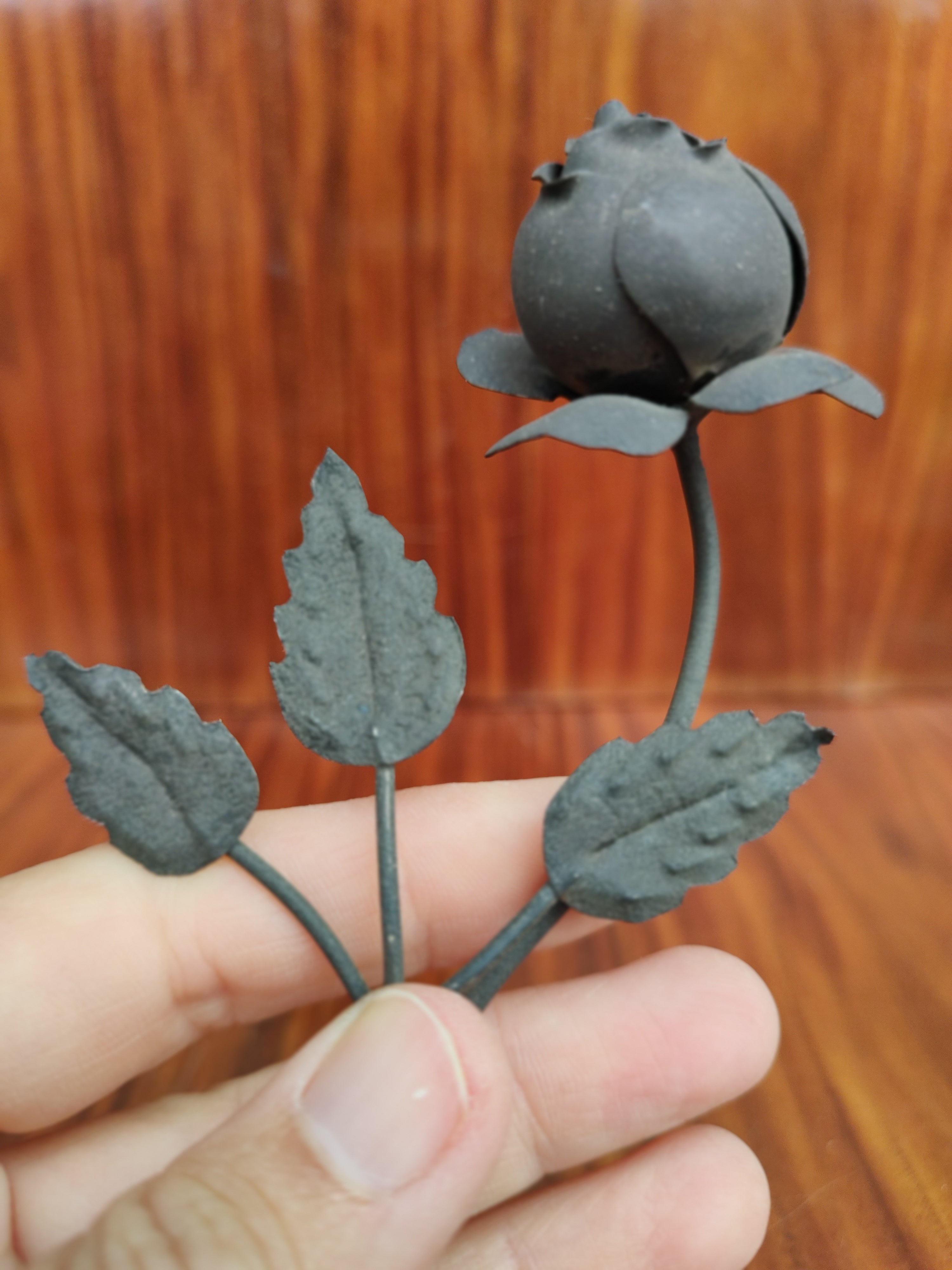 Antiga e singela Flor / Rosa em metal
