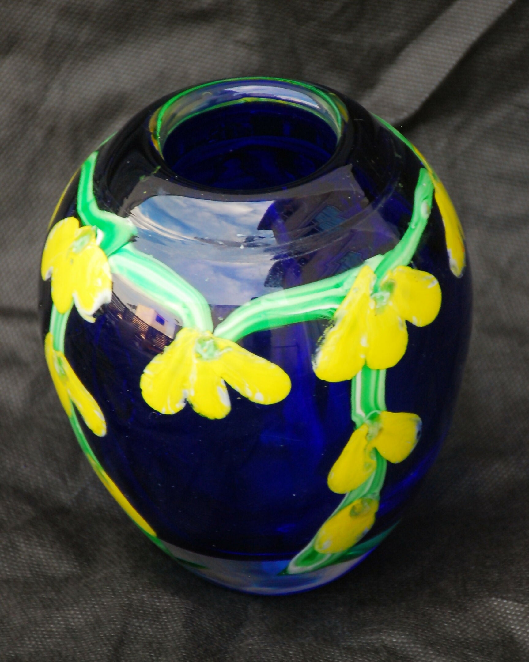 vaso de vidro Murano em formato ovo , vidro artístico soprado 13 x 12 .