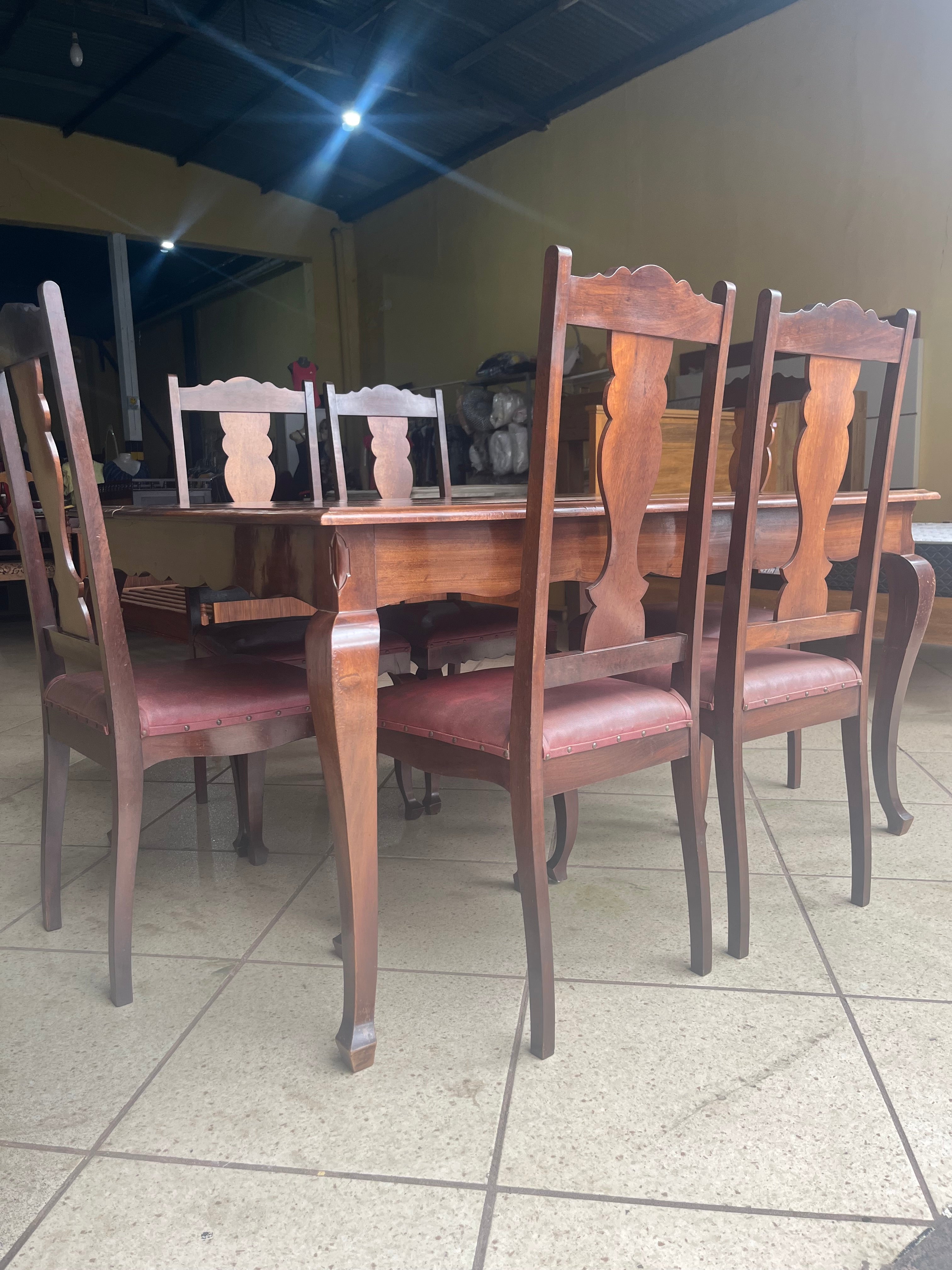 BELÍSSIMO CONJUNTO DE MESA COM 6 CADEIRAS LUÍS XV