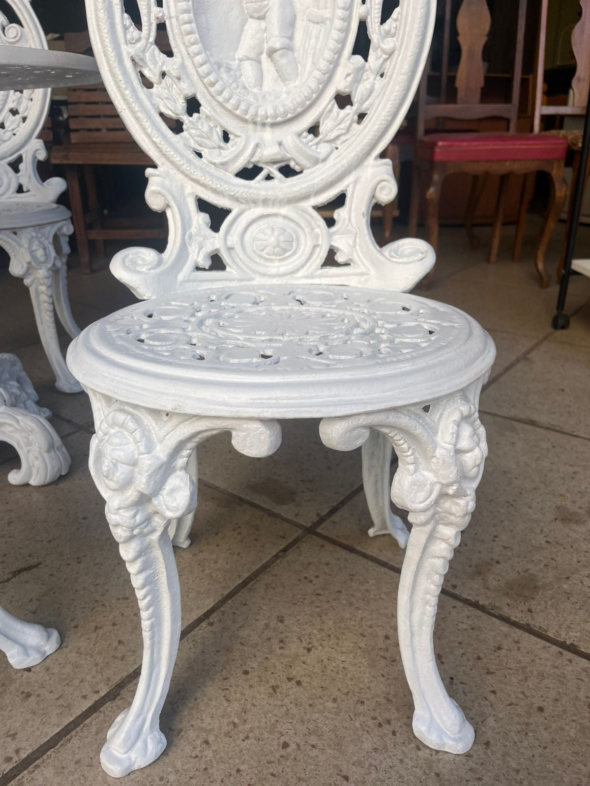 CONJUNTO DE FERRO FUNDIDO BRANCO DE 80 ANOS RESTAURADO