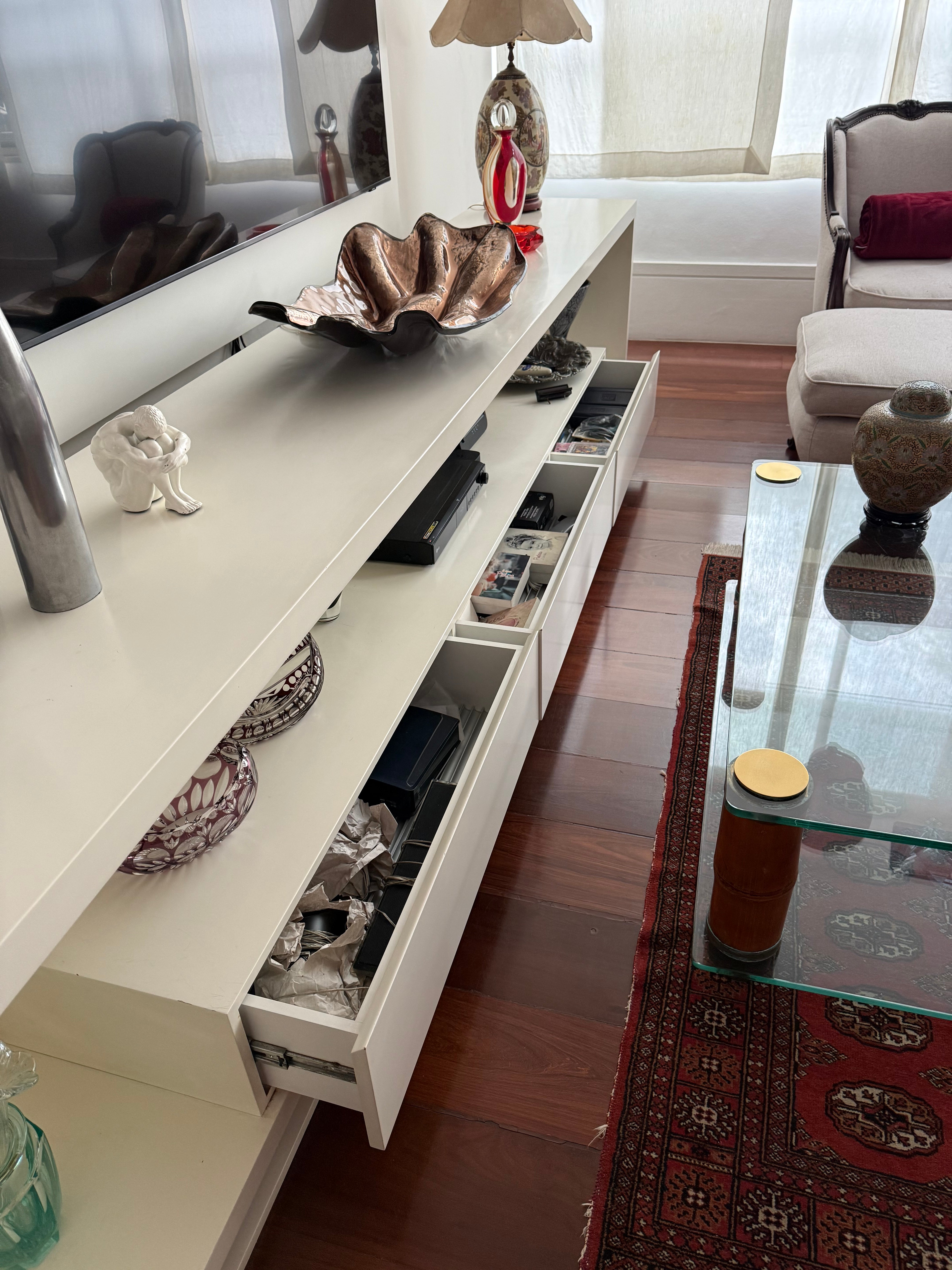 Rack / Aparador Branco de Grande Formato com 3 gavetas 