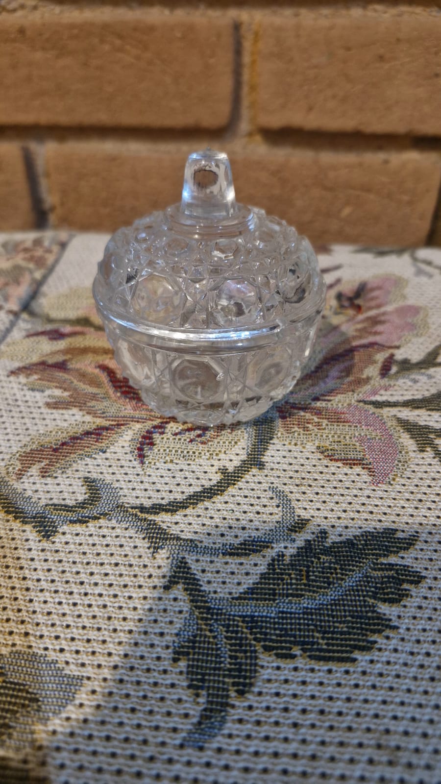 Par de belas bomboniéres, sendo uma da Avon anos 60