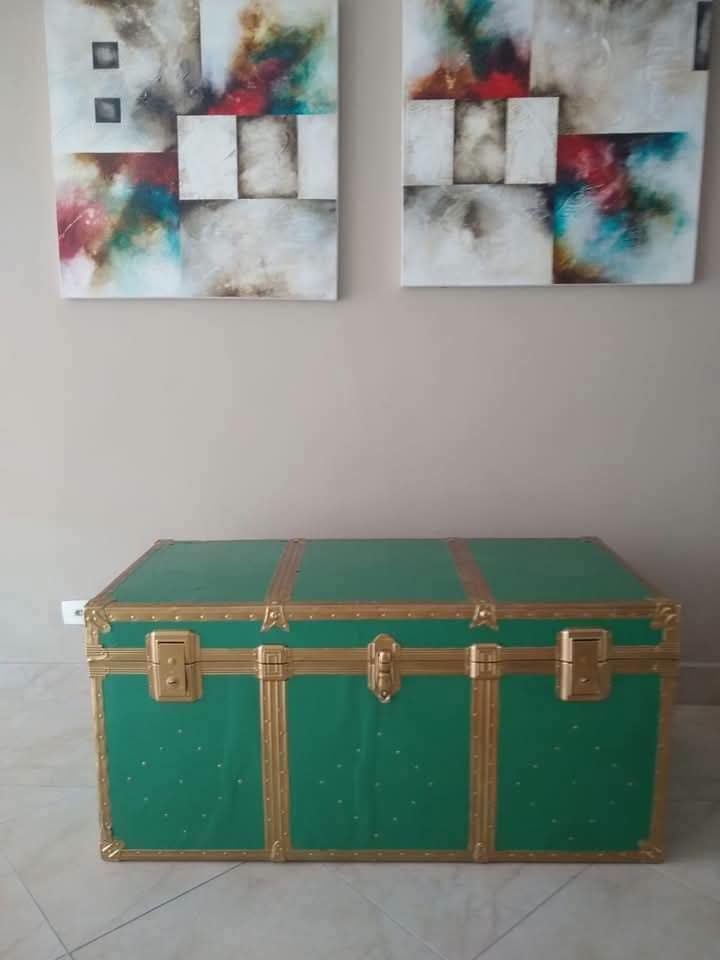 Antigo Baú verde anos 50 com detalhes em latão 