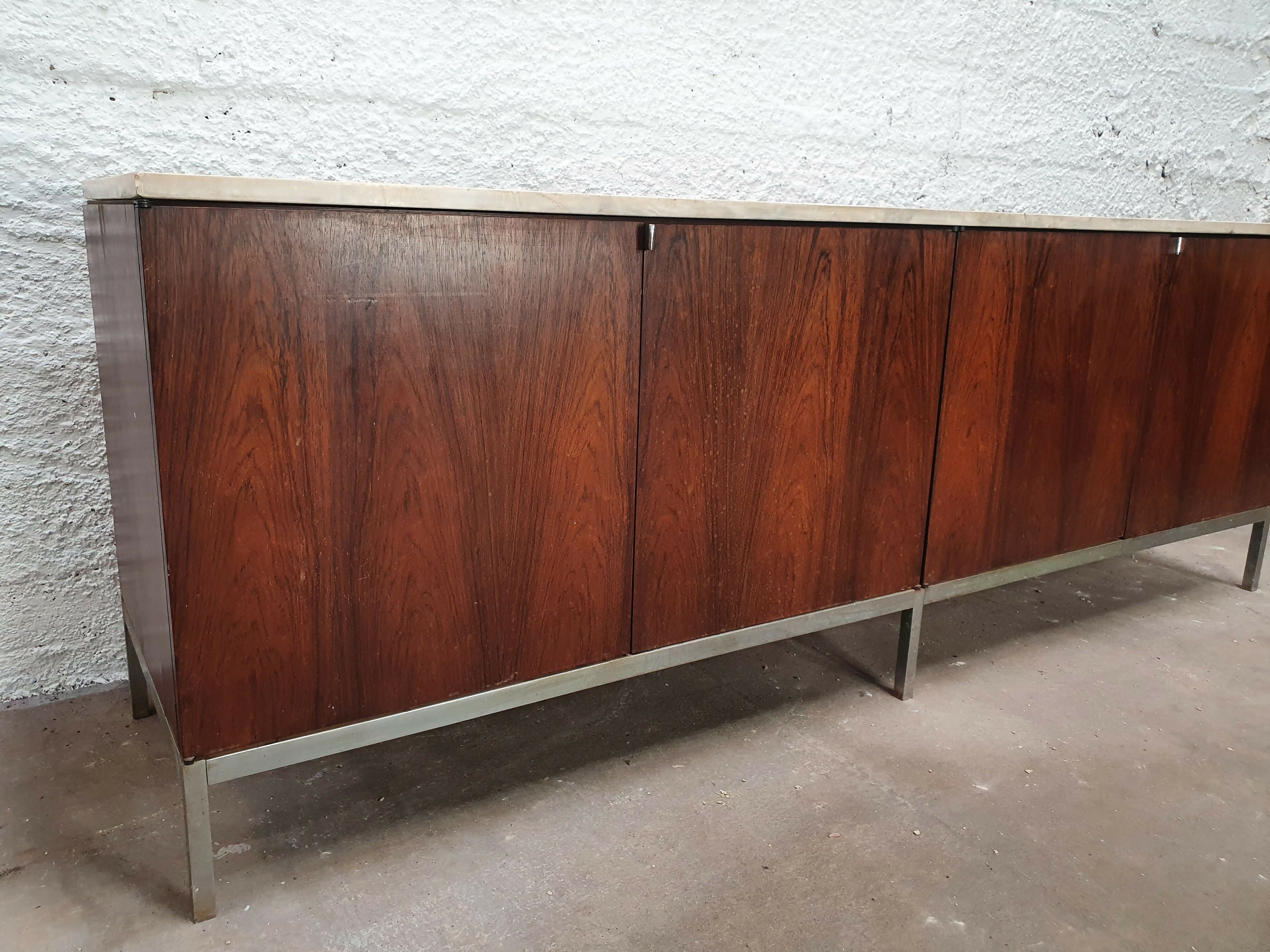 Buffet knoll jacarandá