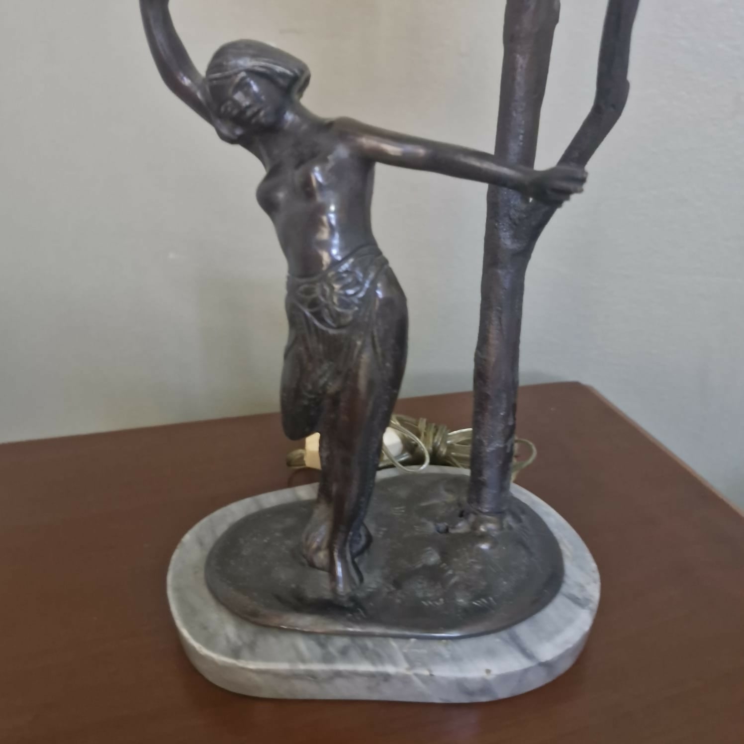 Abajur Art Deco com mulher dançando