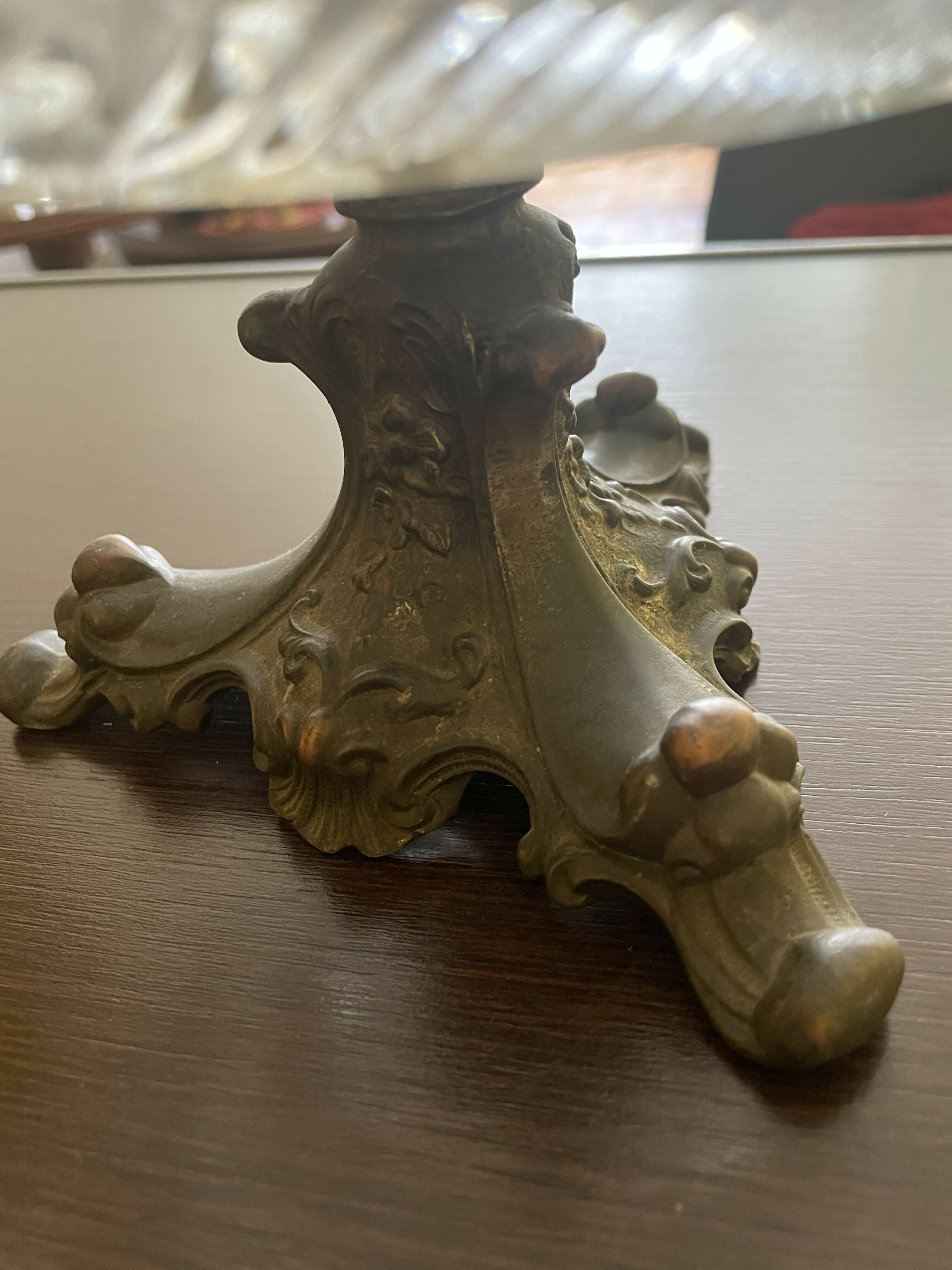 Fruteira de cristal com pé de bronze