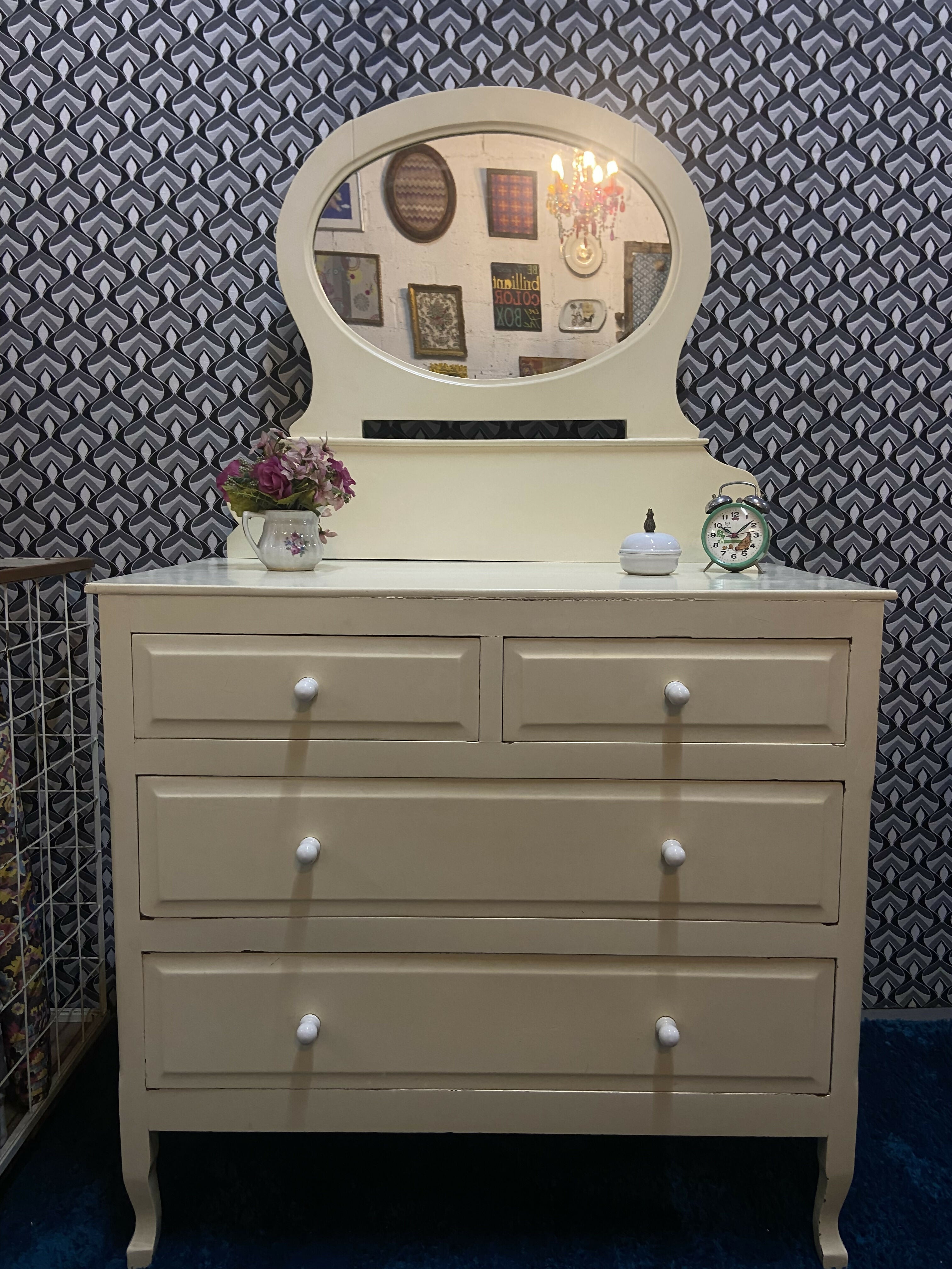 Cômoda / Penteadeira Laqueada em branco com espelho