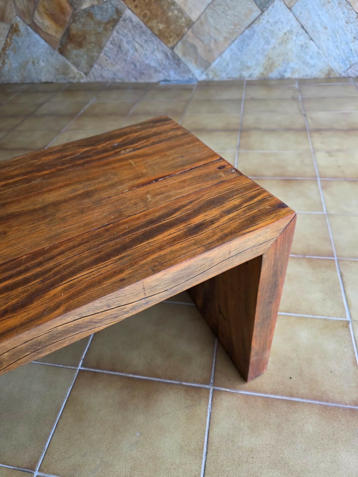 Banco de Peroba rosa maciço