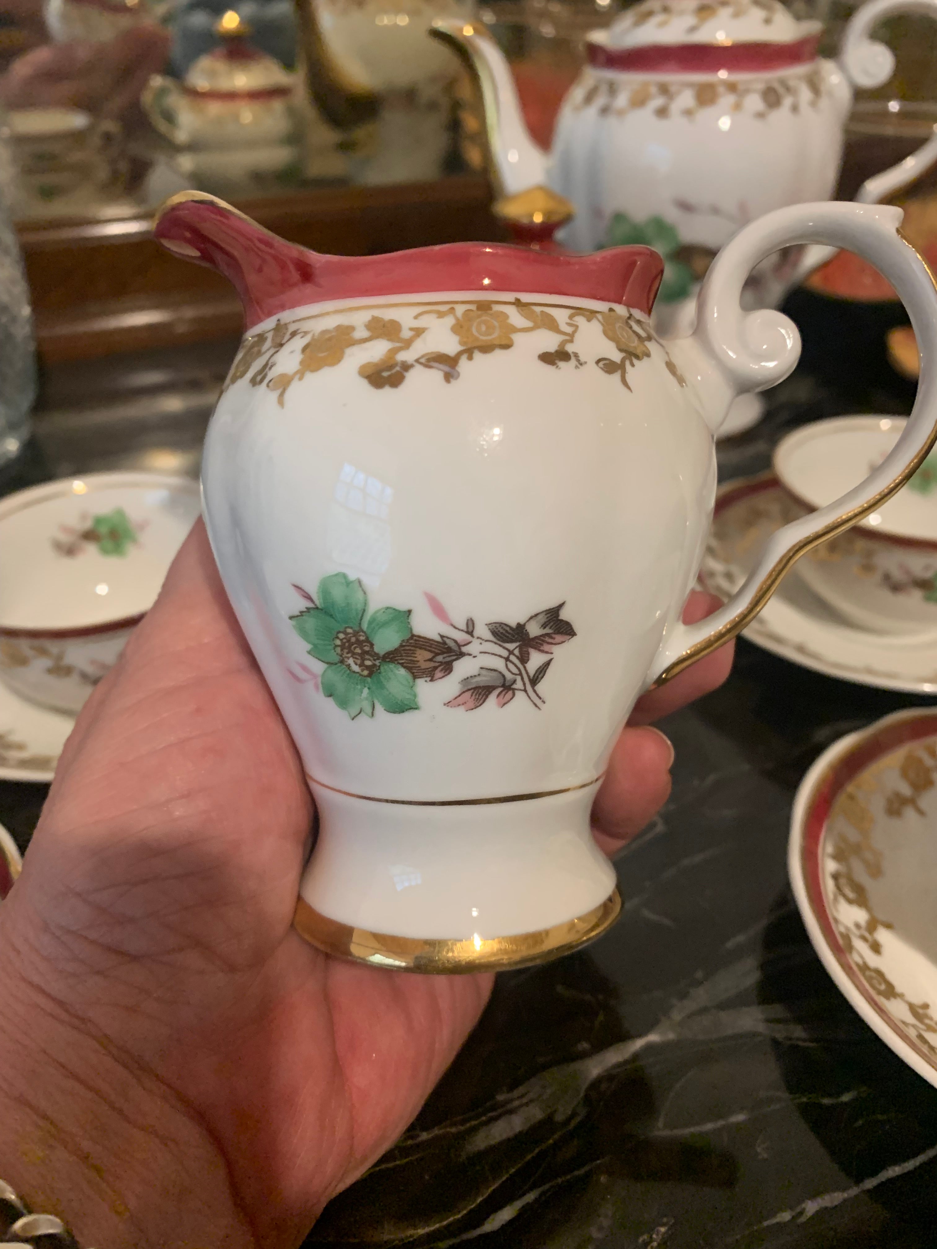 Maravilhoso e antigo jogo de café em porcelana Real