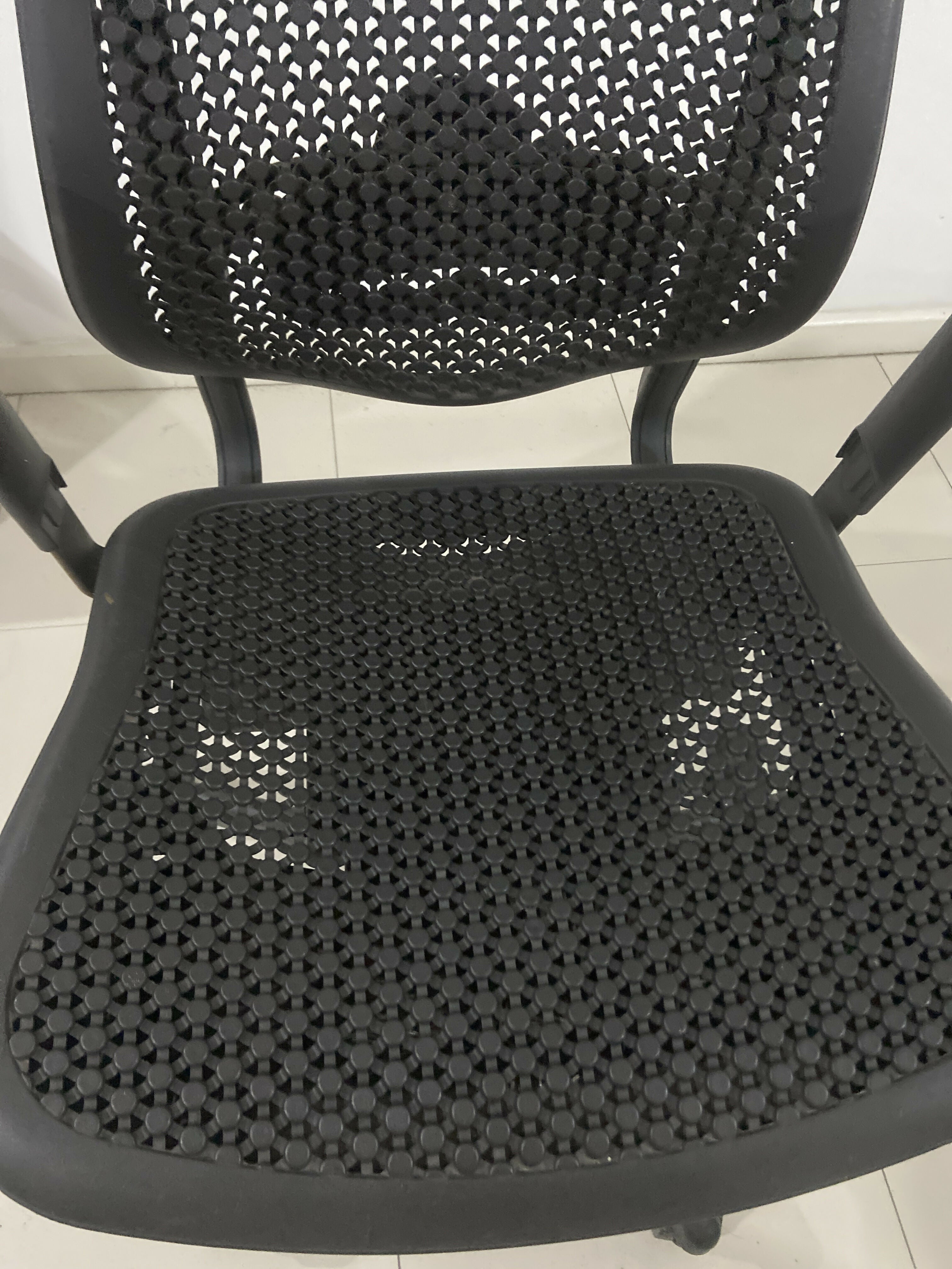 CADEIRA HERMAN MILLER CELLE