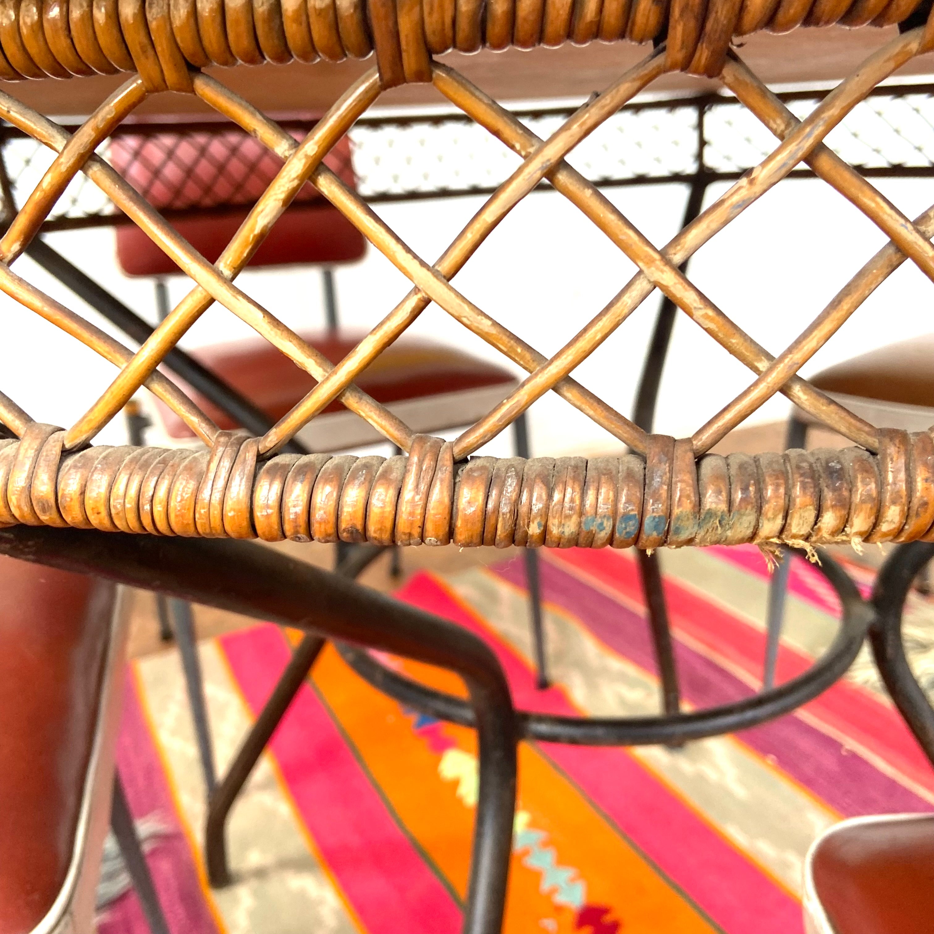 Conjunto de mesa redonda vintage em fórmica, ferro e rattan