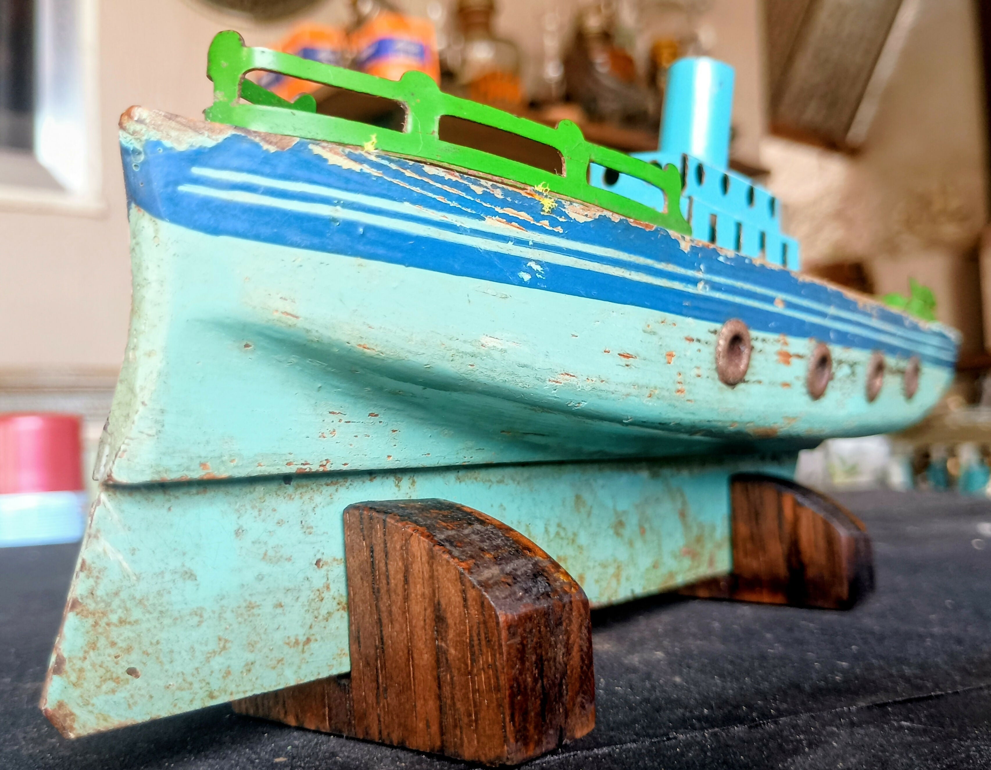 Brinquedo Barco Antigo em lata e madeira década 40/60