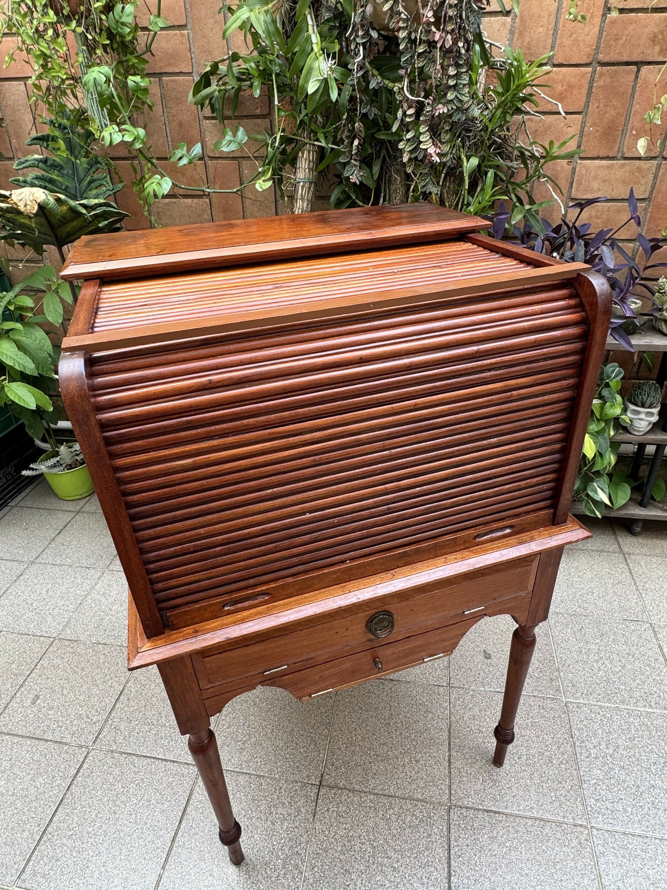 Anos 30 - antigo BAR / ESTANTE arquivo em madeira maciça com persiana deslizante