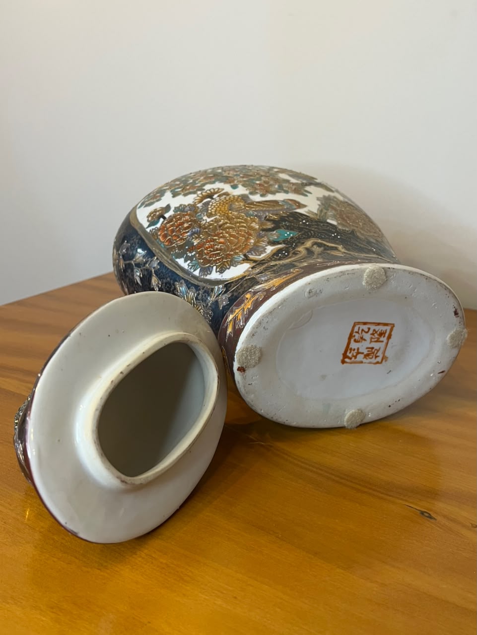 Potiche Oriental em Porcelana – Aves, Flores e Dourado