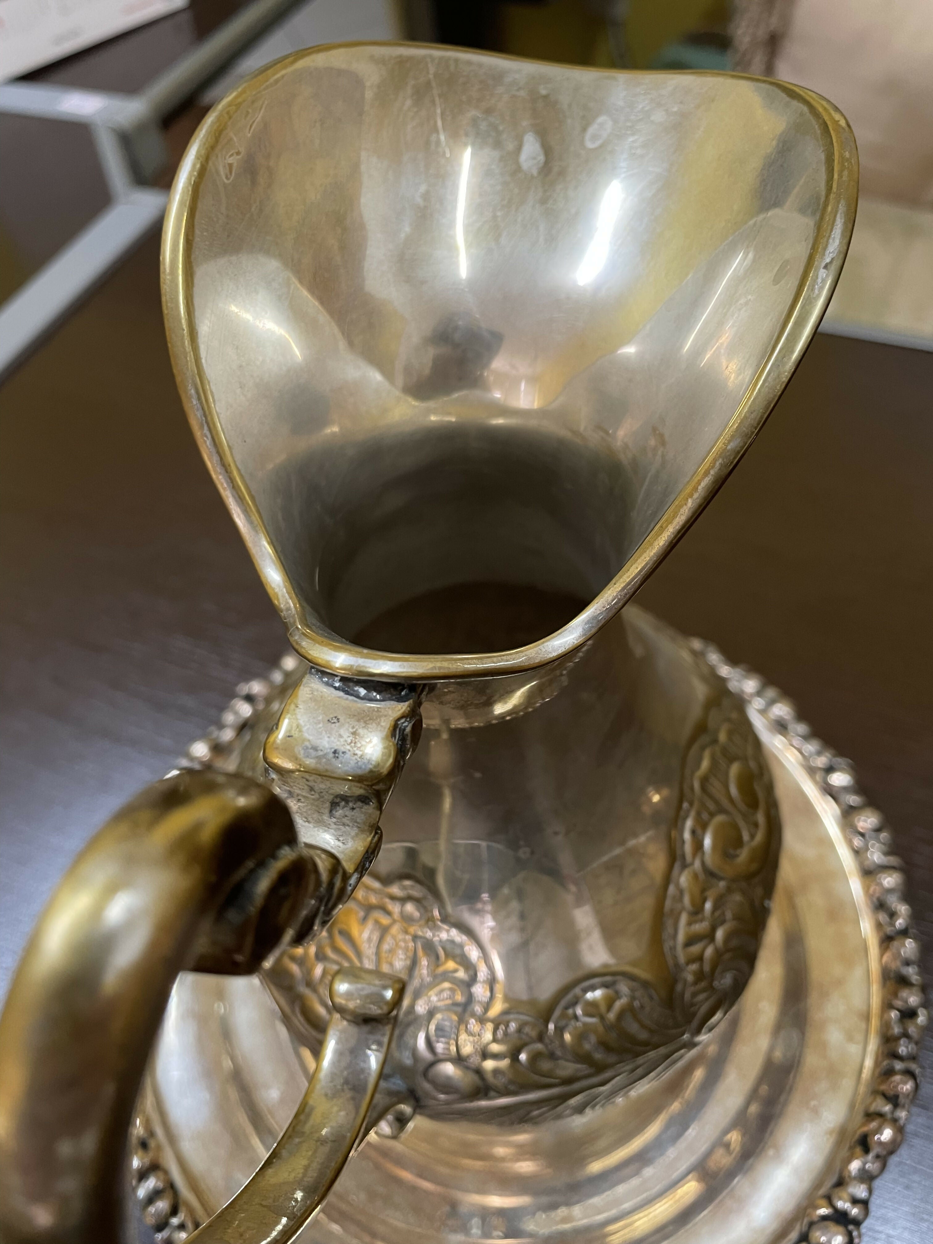 Jarra de água com prato espessurados à prata