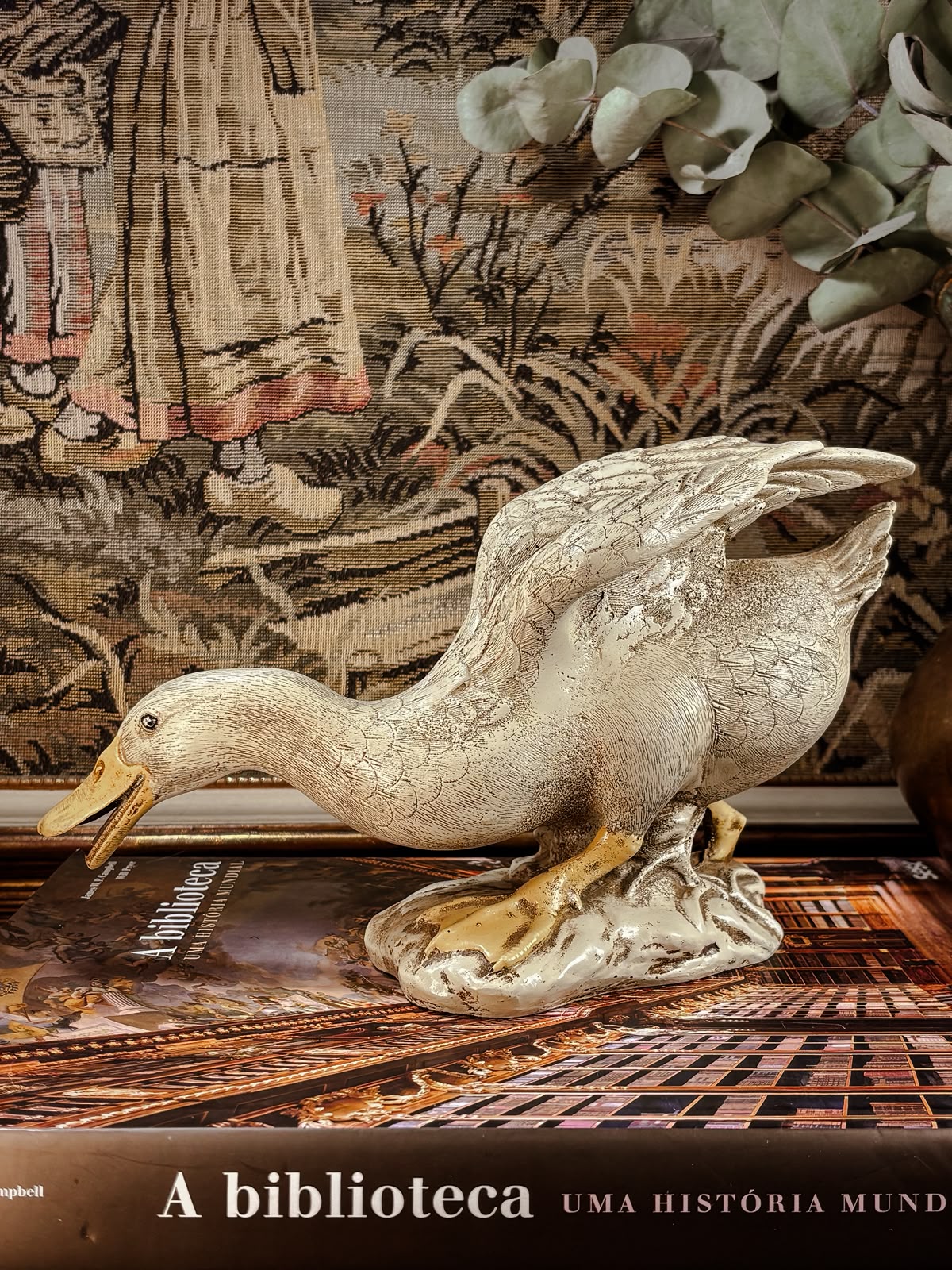 Pato Decorativo em Resina Mineral