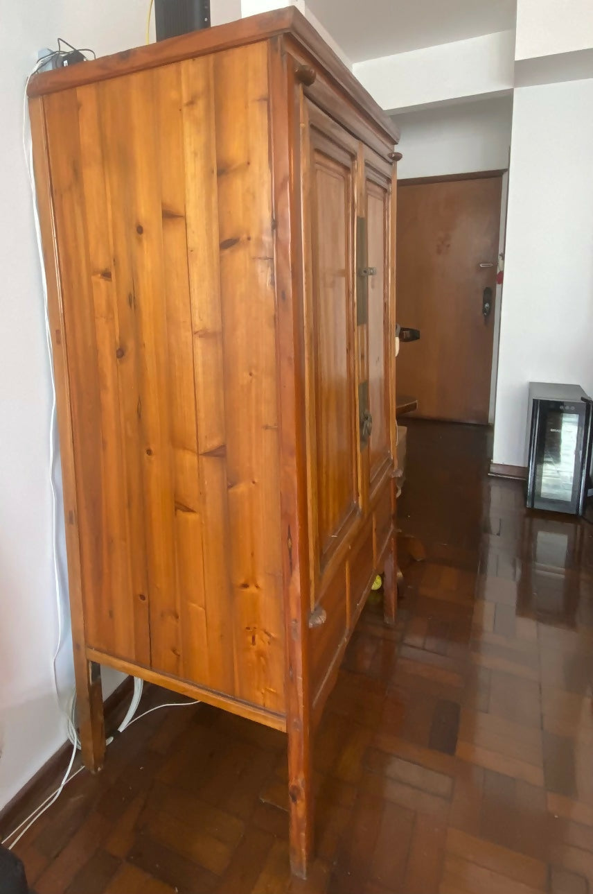 Lindo e raro armario / louceiro Dinastia Qing em madeira Ulmus, esta perfeito!