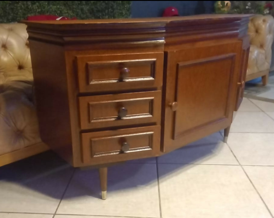 Aparador / Buffet em madeira com gavetas