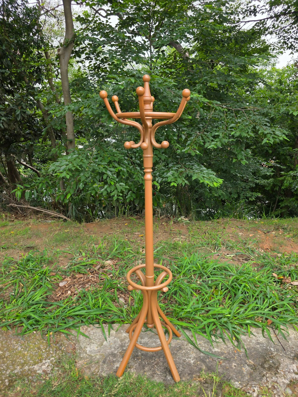 Mancebo Autriaco Guerdau, década de 60, madeira vergada e pintada.