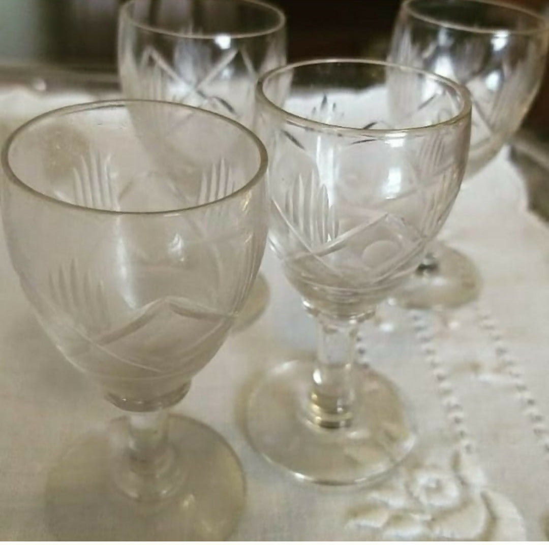 4 Tacinhas de licor