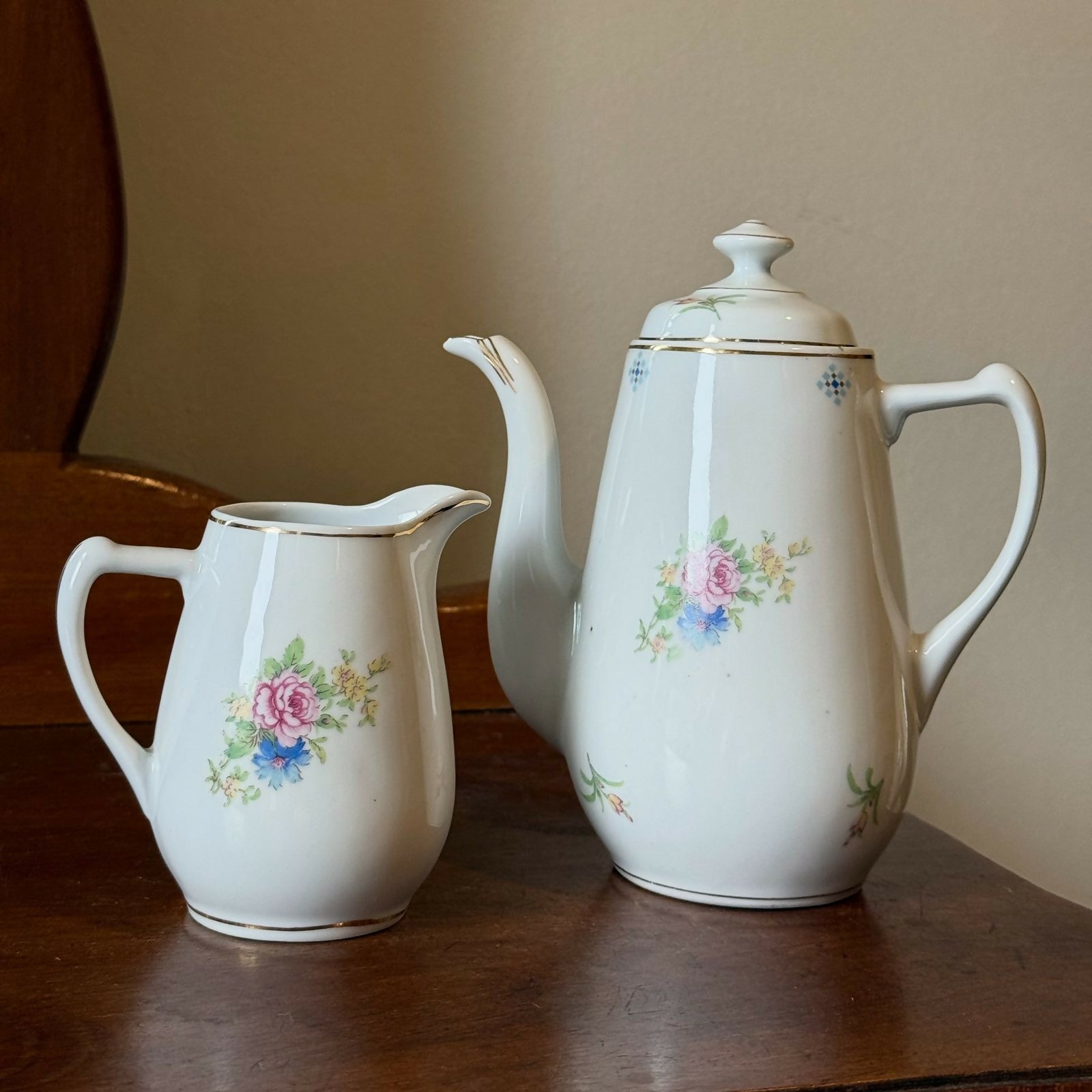 Bule de Café + Cremeira em Porcelana Vitrificada da Manufatura Porcelana Real