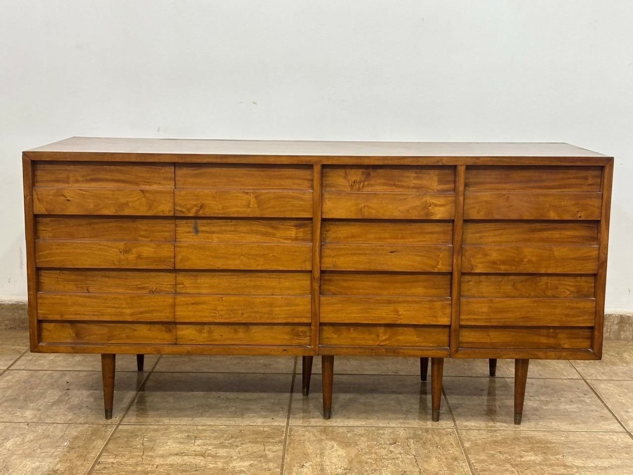 Buffet com cadeira embutida / Escrivaninha Carlo Hauner em Caviúna