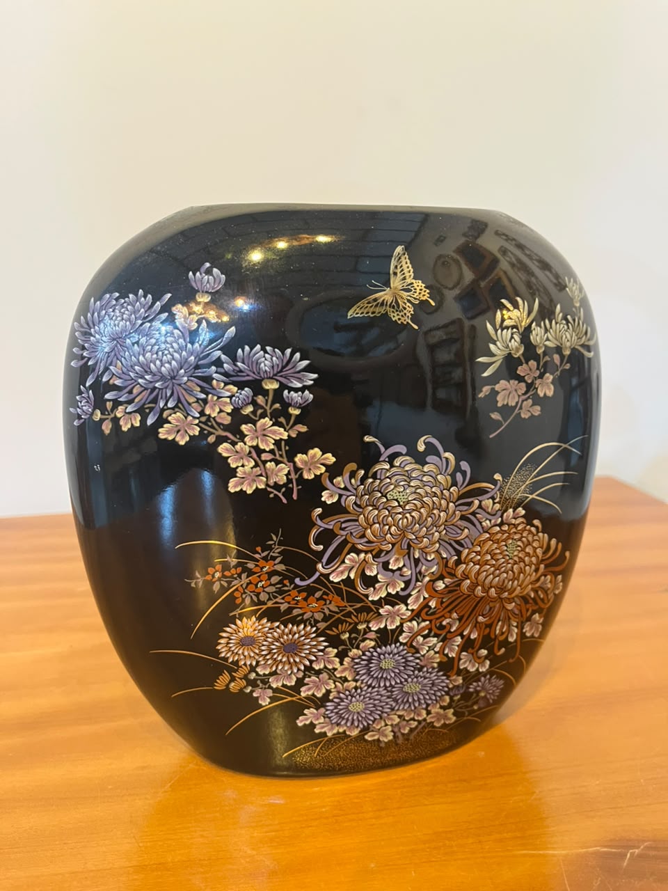 Vaso Decorativo Oriental Preto com Flores e Borboletas