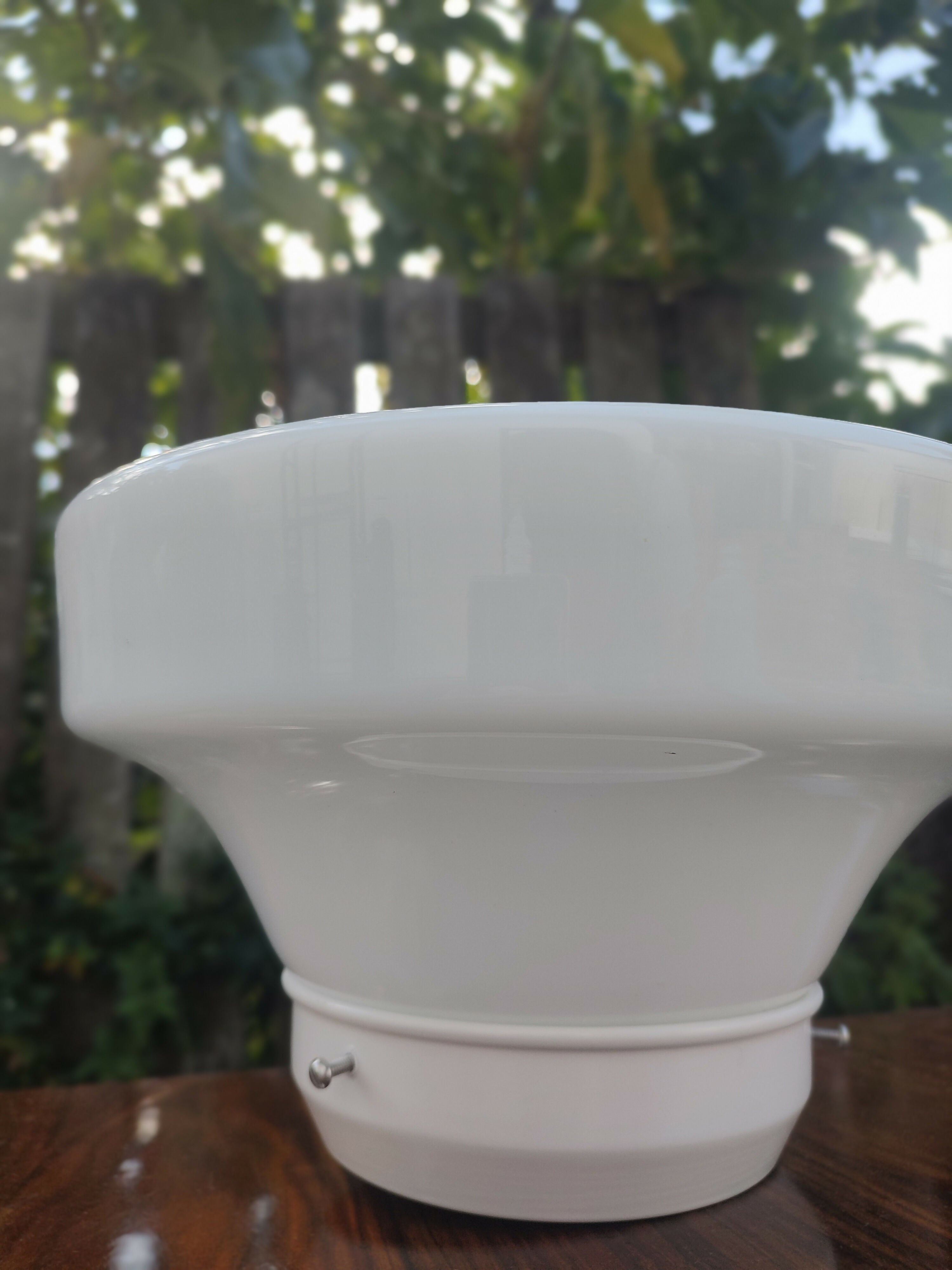 Antiga Cúpula / Lustre / Luminária Bojuda grande em vidro leitoso liso com plafon novo