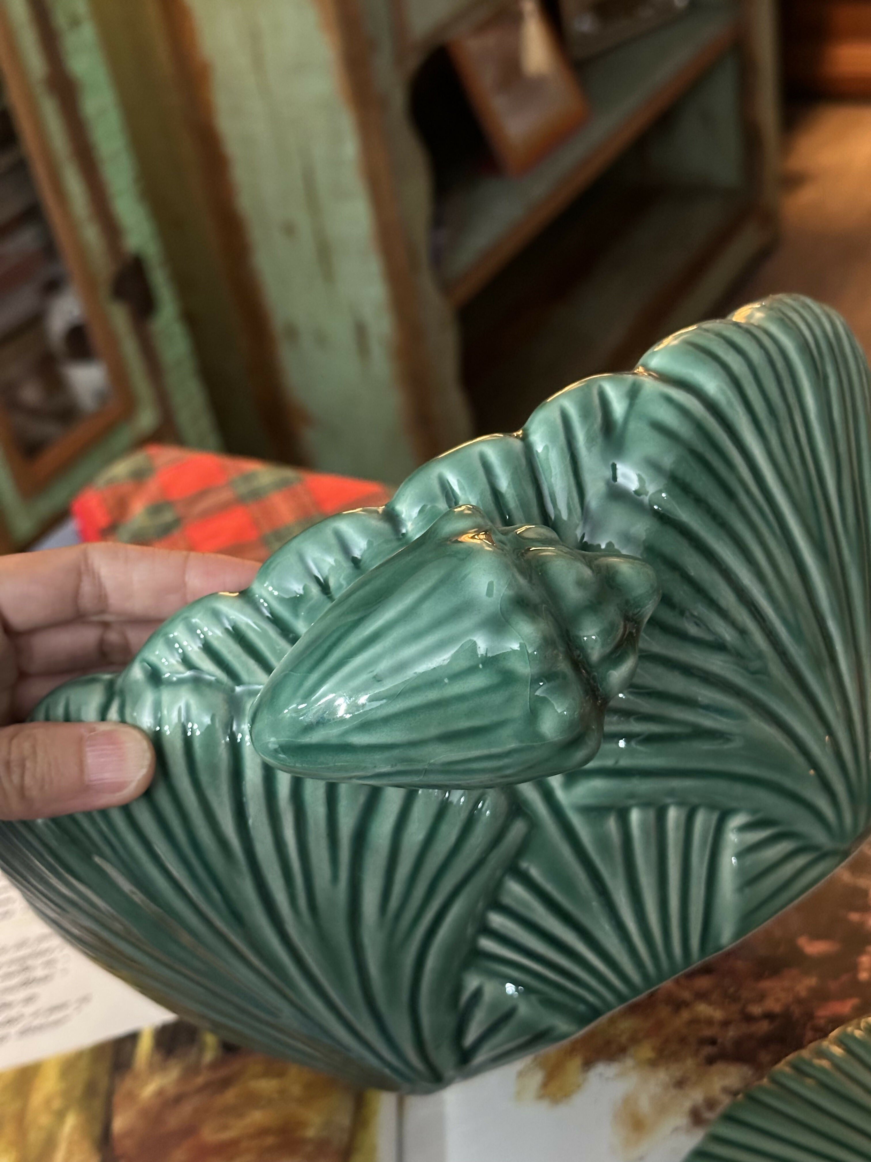 Vintage terrina / sopeira portuguesa generosa verde com ricos detalhes do mar