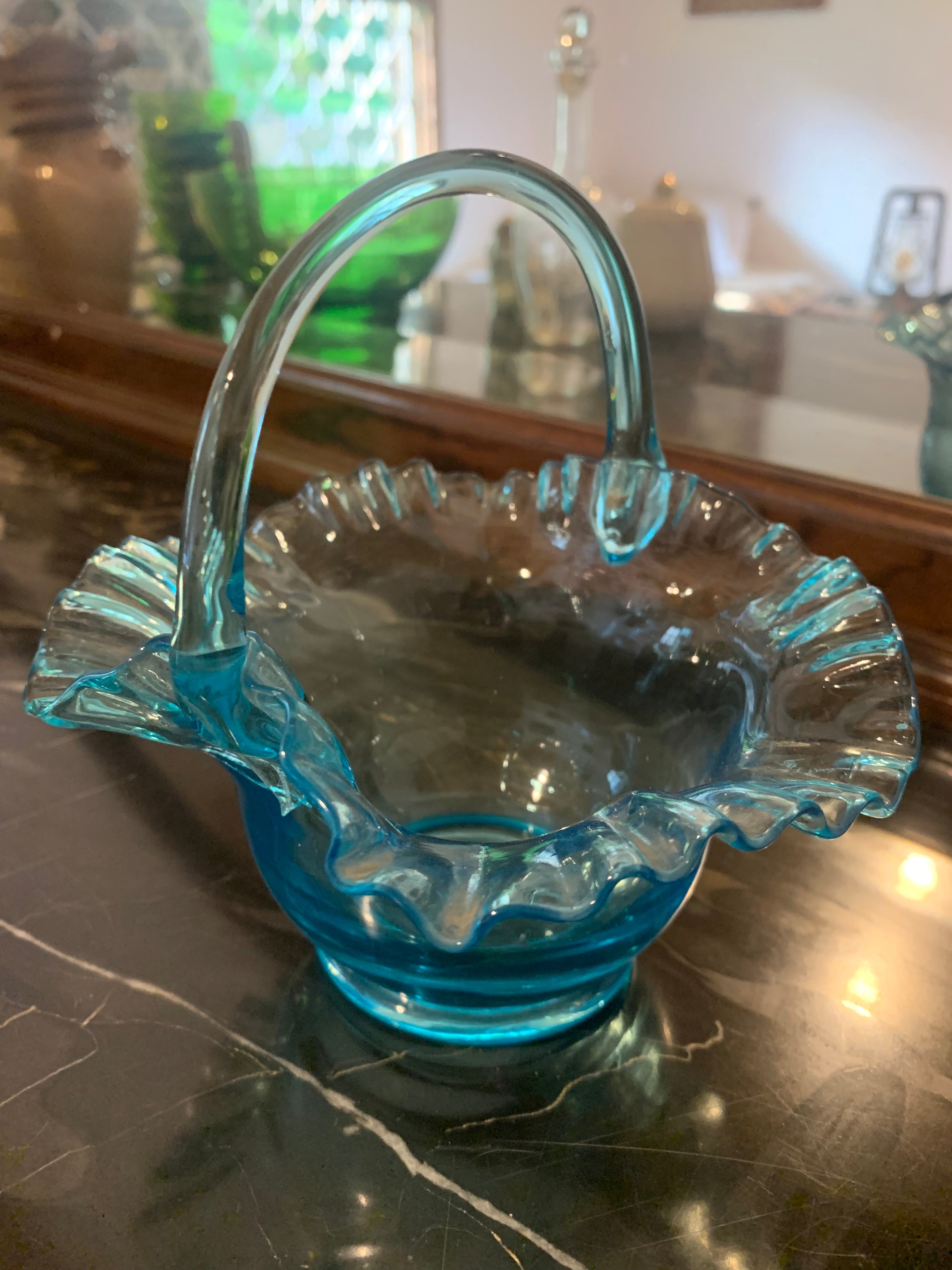 Linda e delicada cesta em vidro estilo murano azul 