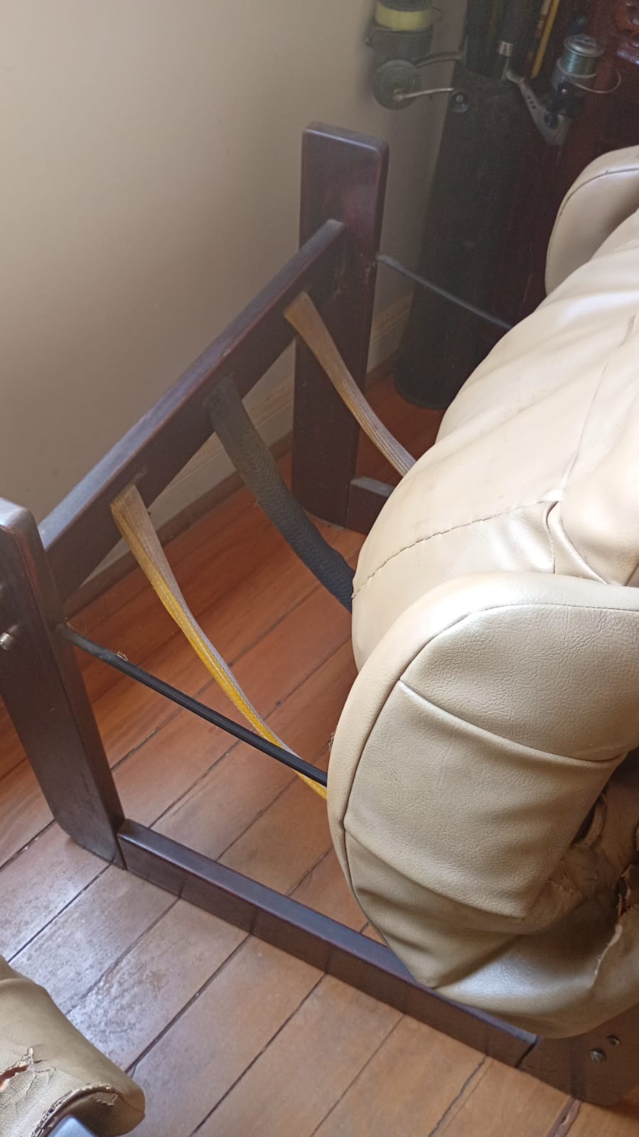 Raro de Par de Poltronas MP 97 de Percival Lafer - estofado original de época marrom