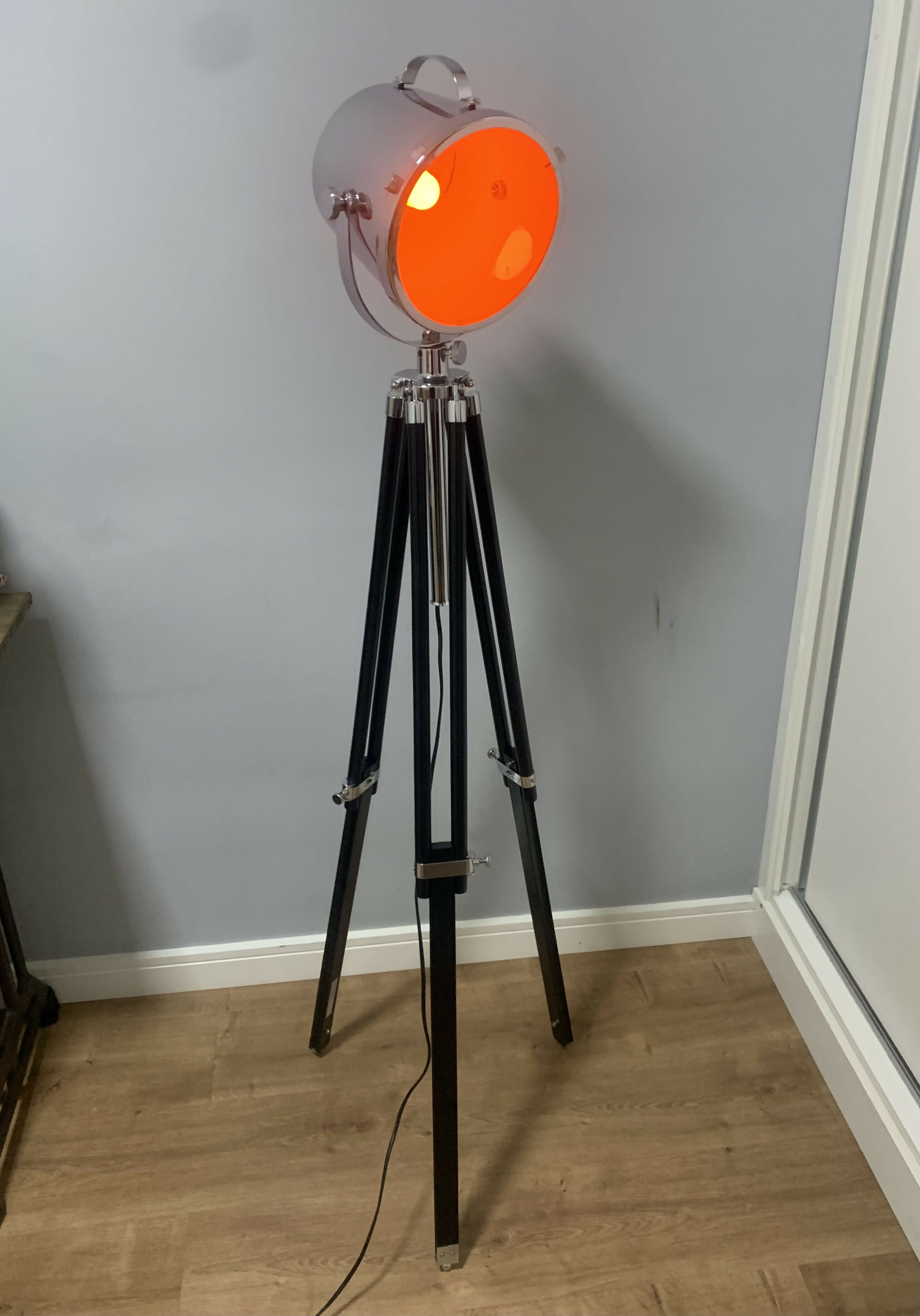 Luminária de piso estilo refletor