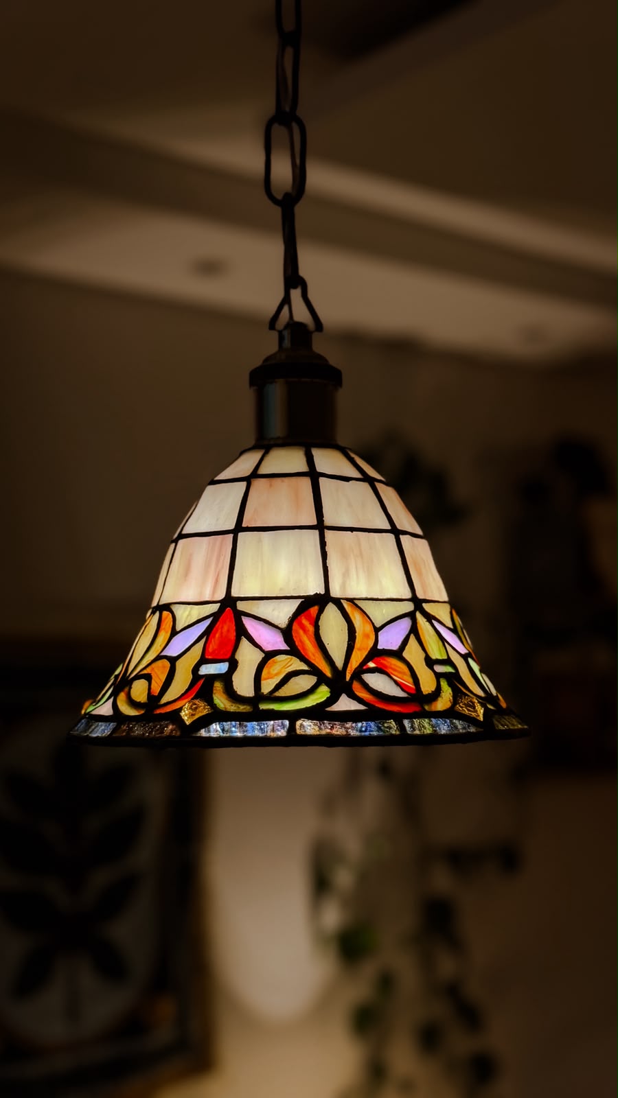 Luminária Pendente Artesanal em Vitral de Pasta de Vidro Americana, Estilo Tiffany - Peça Única